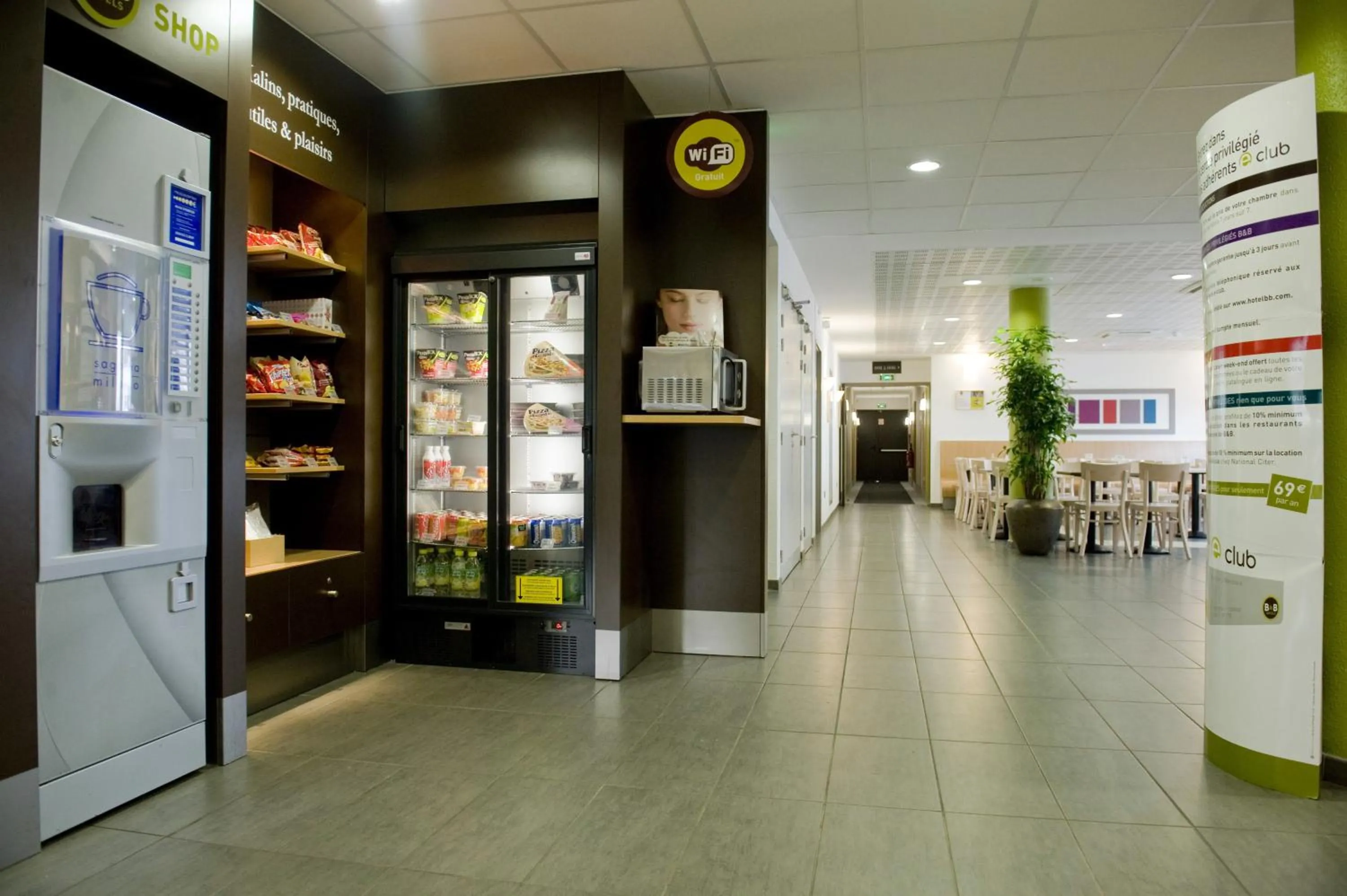 Restaurant/places to eat in B&B HOTEL Paris Le Bourget