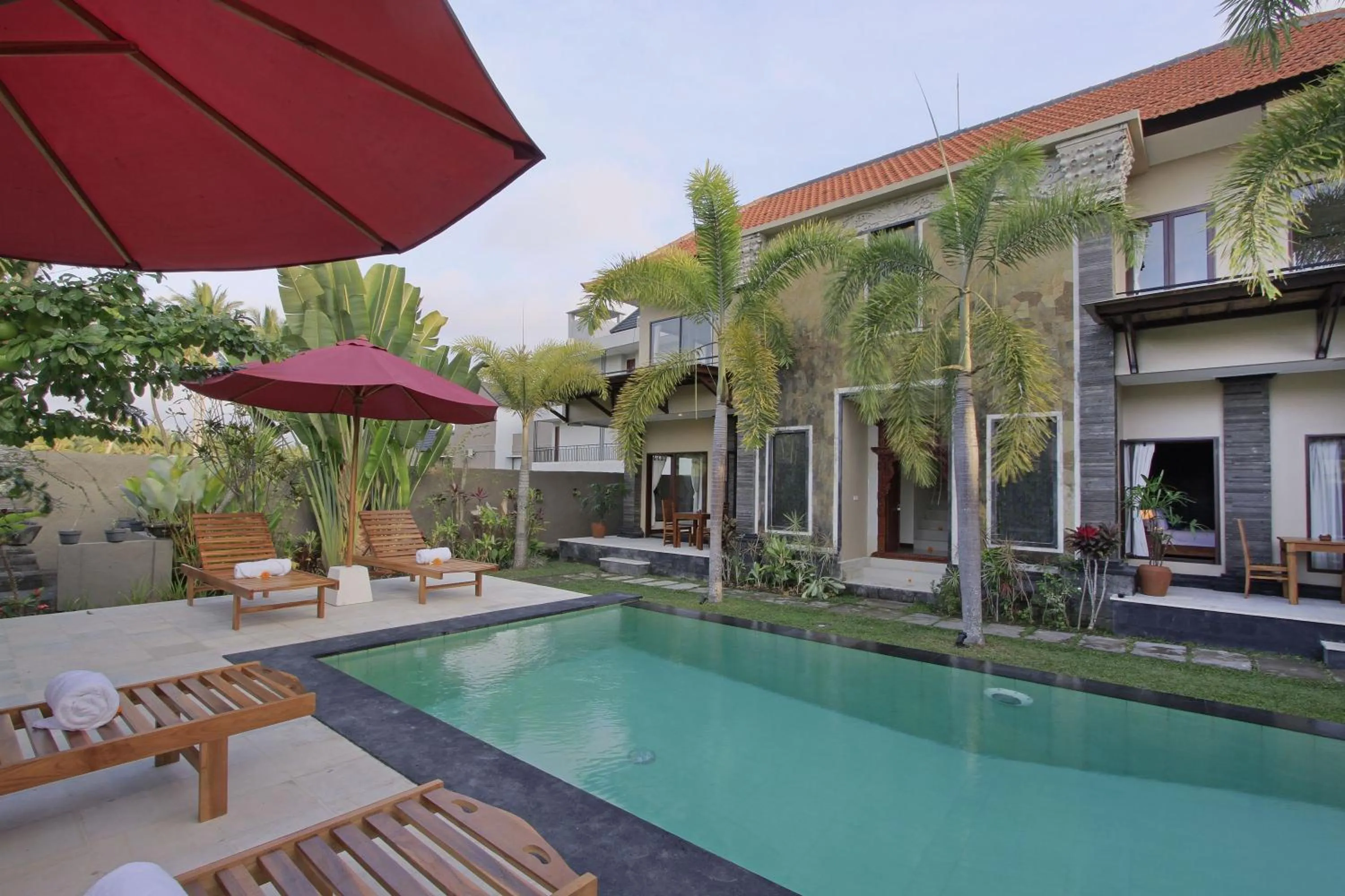 Garden in Nang Ade Villa by GenuineHost