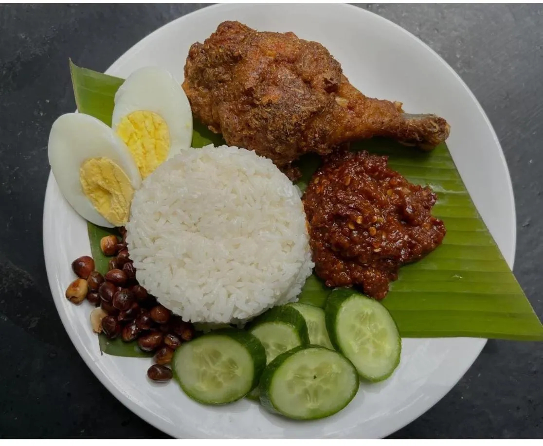 Restaurant/places to eat in Royal Guest House RGH
