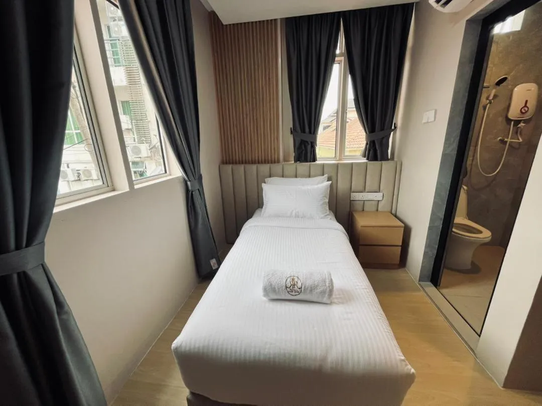 Single Room with Private Bathroom - single occupancy in Royal Guest House RGH