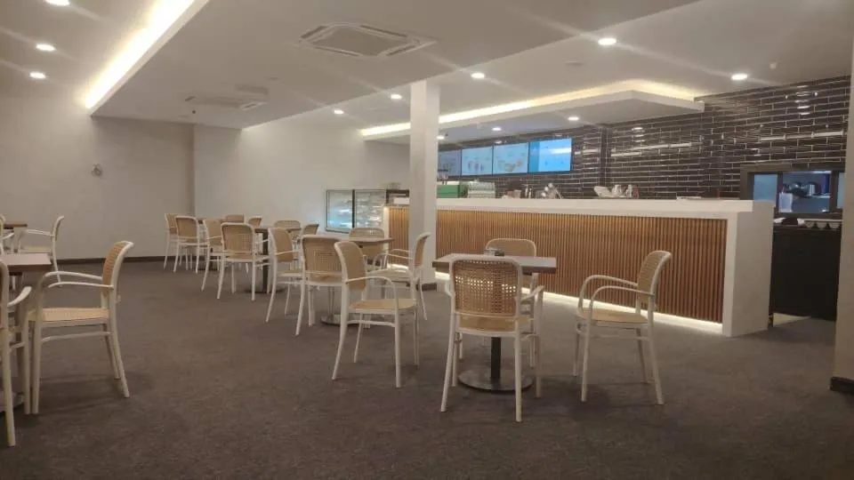 Restaurant/places to eat in Royal Guest House RGH