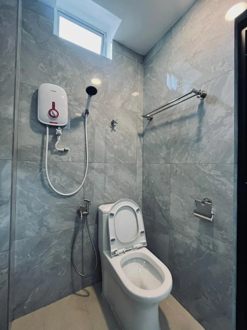 Shower in Royal Guest House RGH