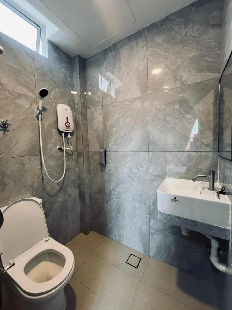 Shower in Royal Guest House RGH