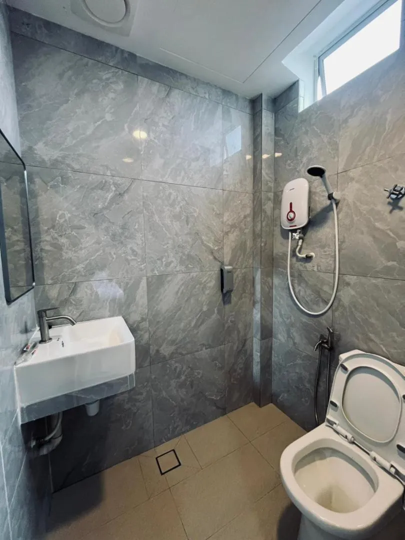 Shower in Royal Guest House RGH