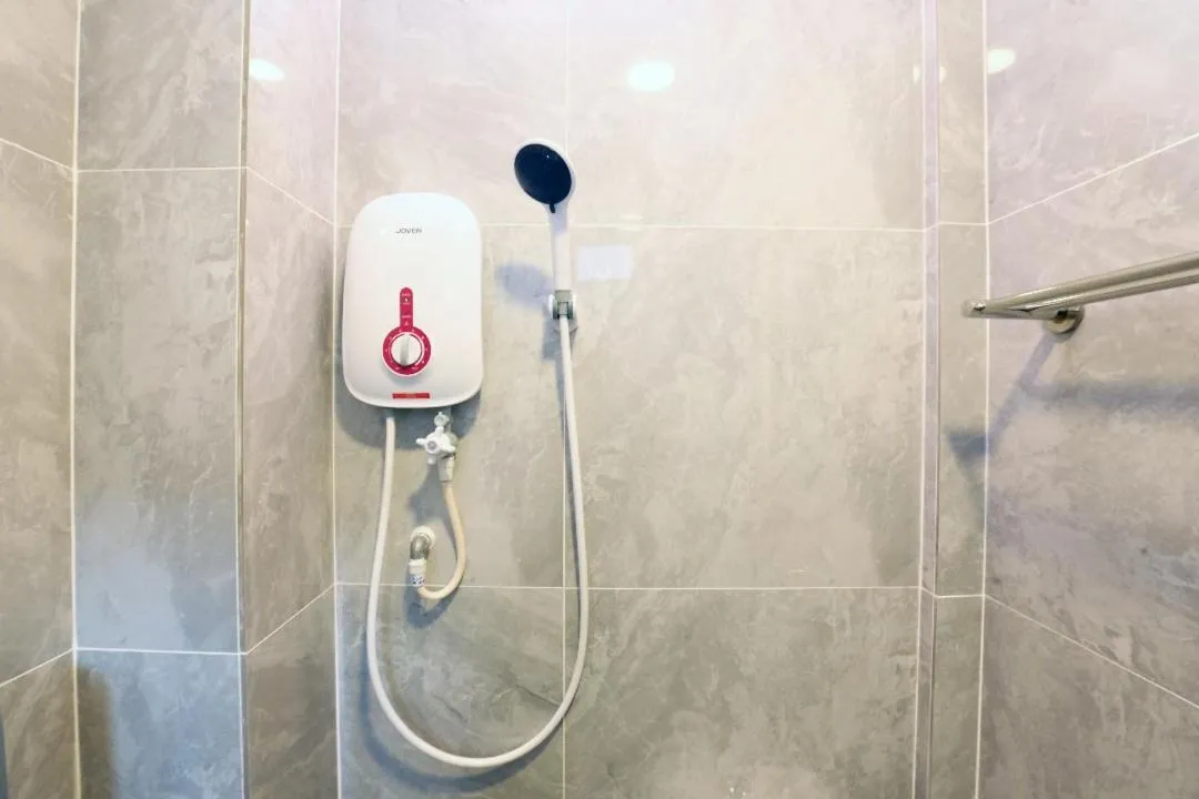 Shower in Royal Guest House RGH