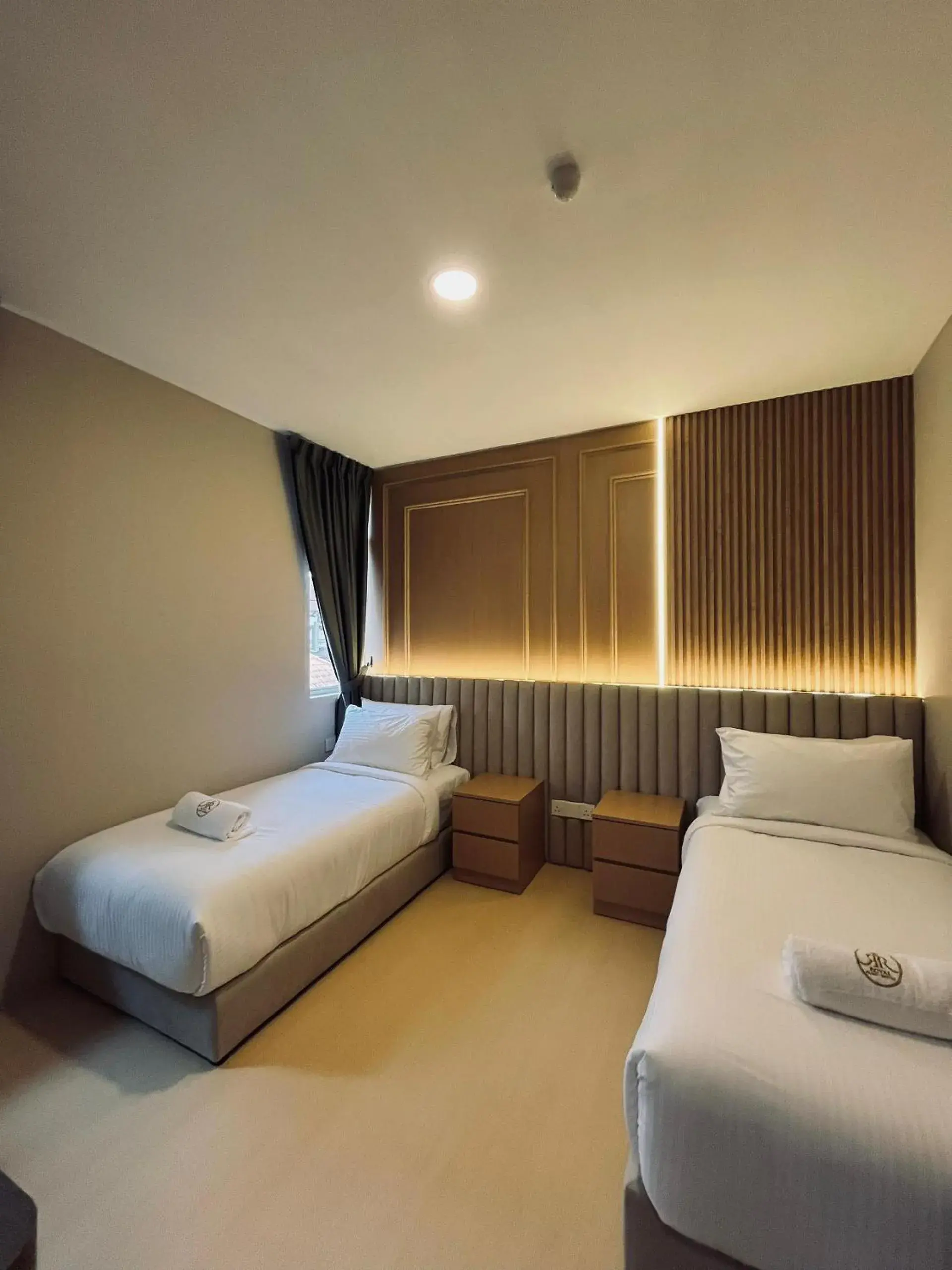 Deluxe Double or Twin Room with City View in Royal Guest House RGH Deluxe Double or Twin Room with City View in Royal Guest House RGH
