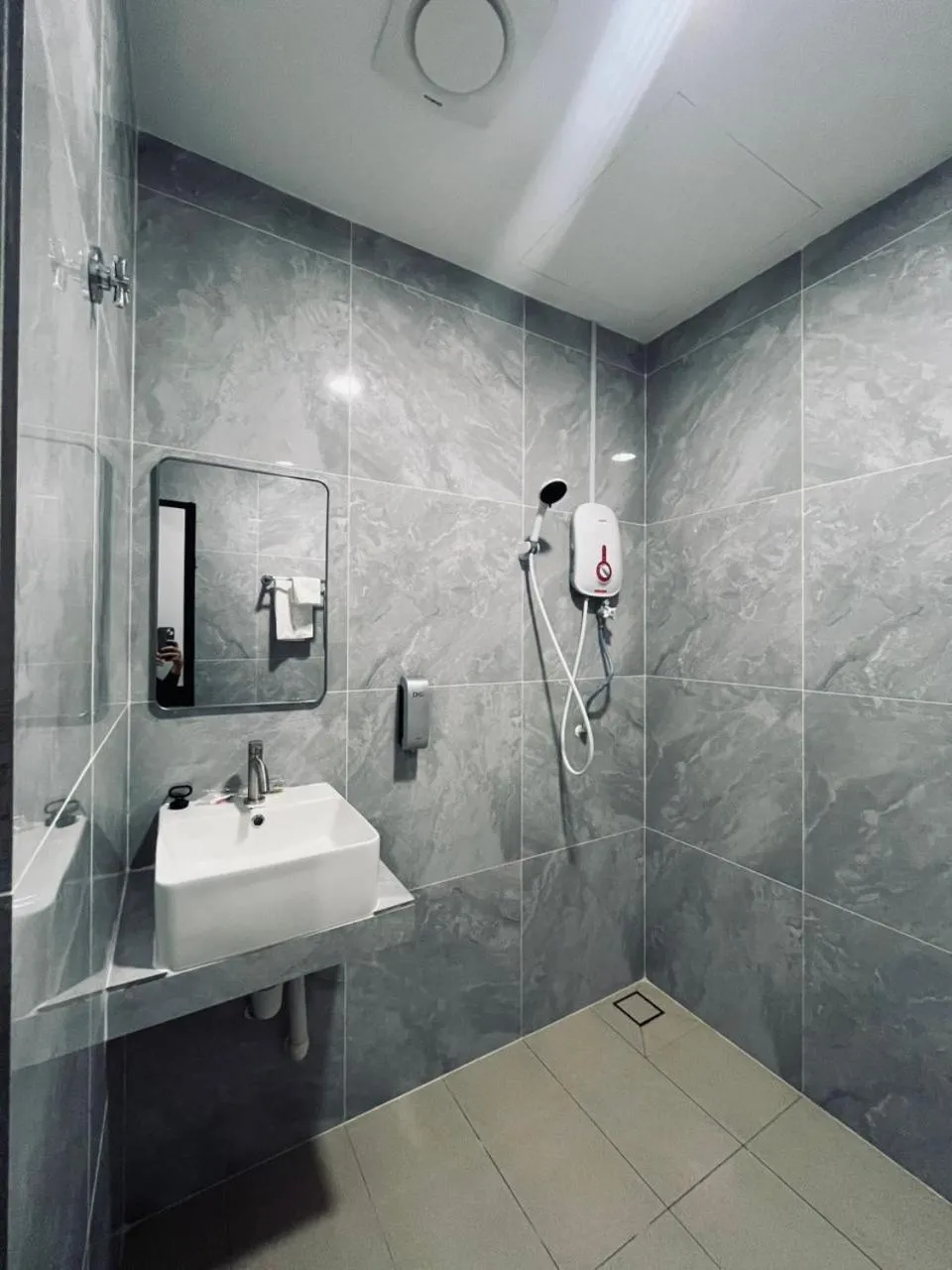 Shower in Royal Guest House RGH