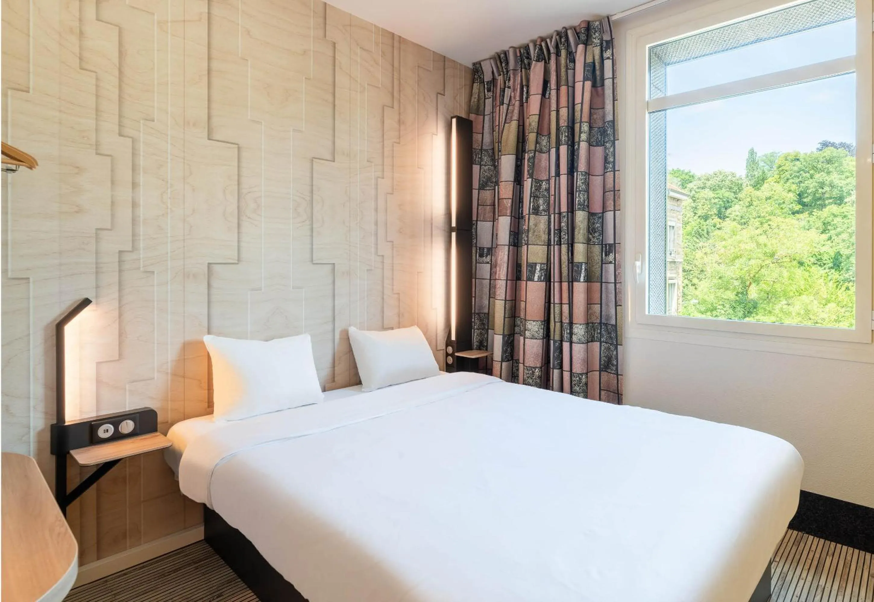 Bedroom, Bed in B&B HOTEL Lyon Ouest Tassin