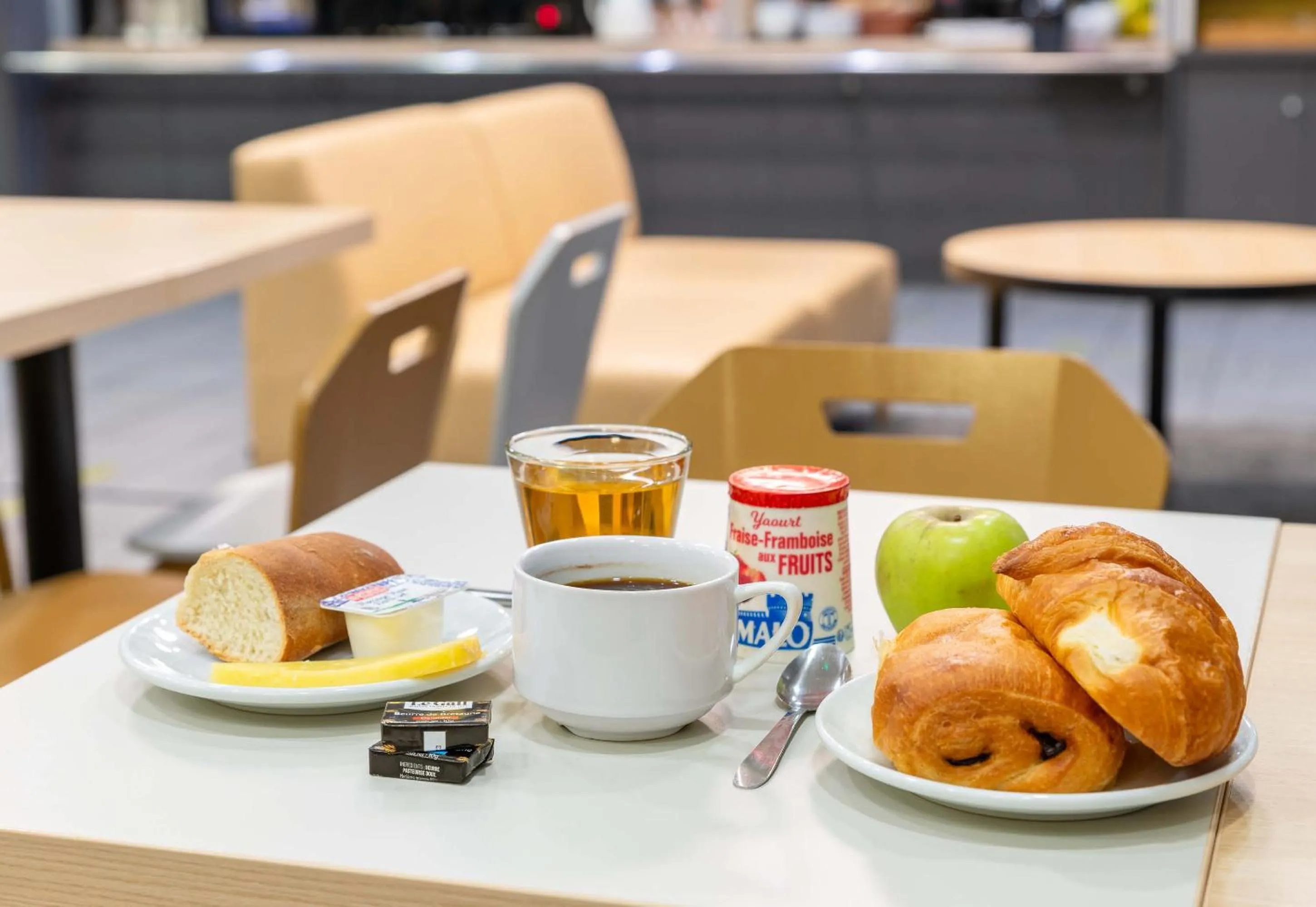 Breakfast in B&B HOTEL Lyon Ouest Tassin