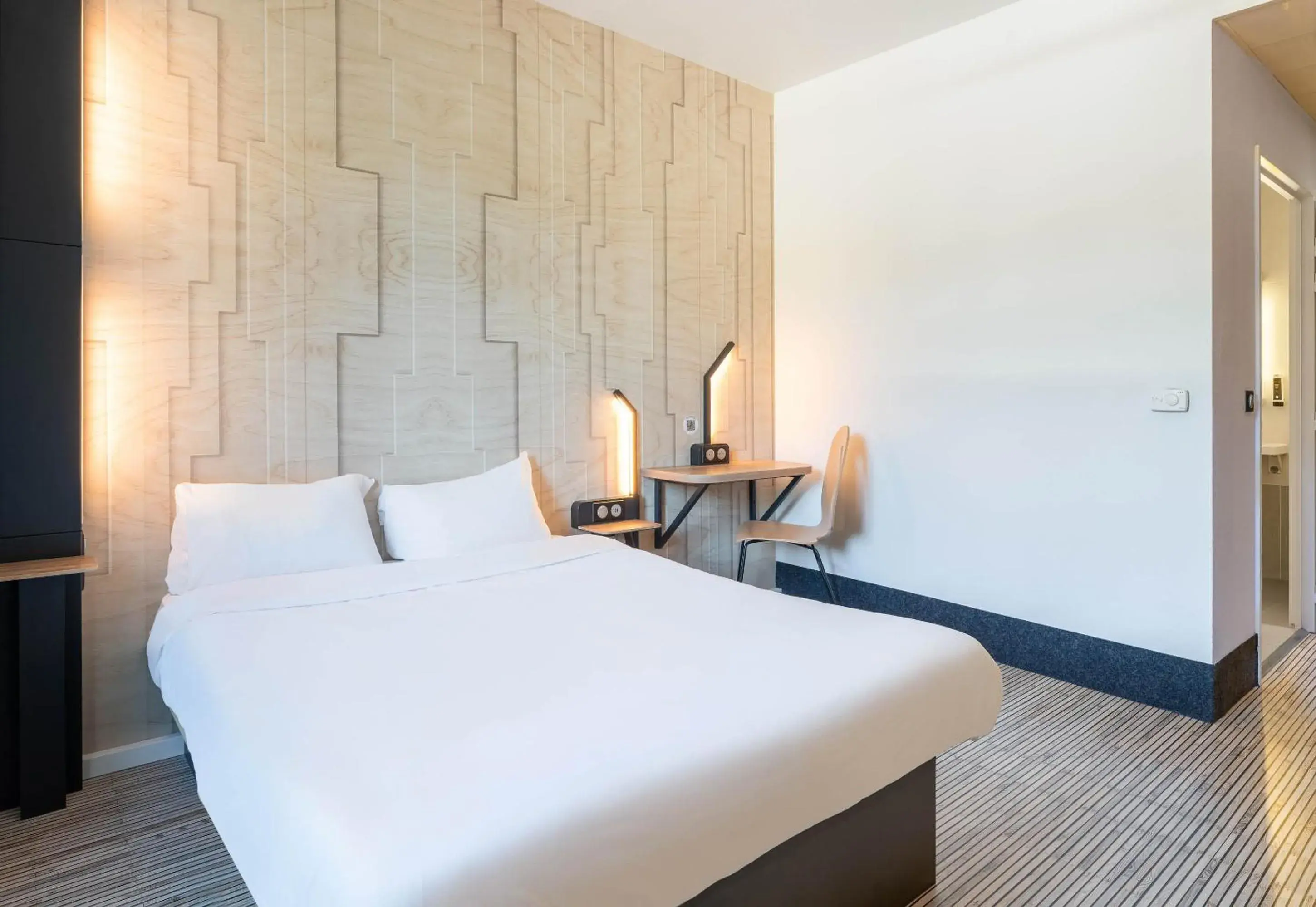 Double Room - Disability Access - Non-Smoking in B&B HOTEL Lyon Ouest Tassin Double Room - Disability Access - Non-Smoking in B&B HOTEL Lyon Ouest Tassin