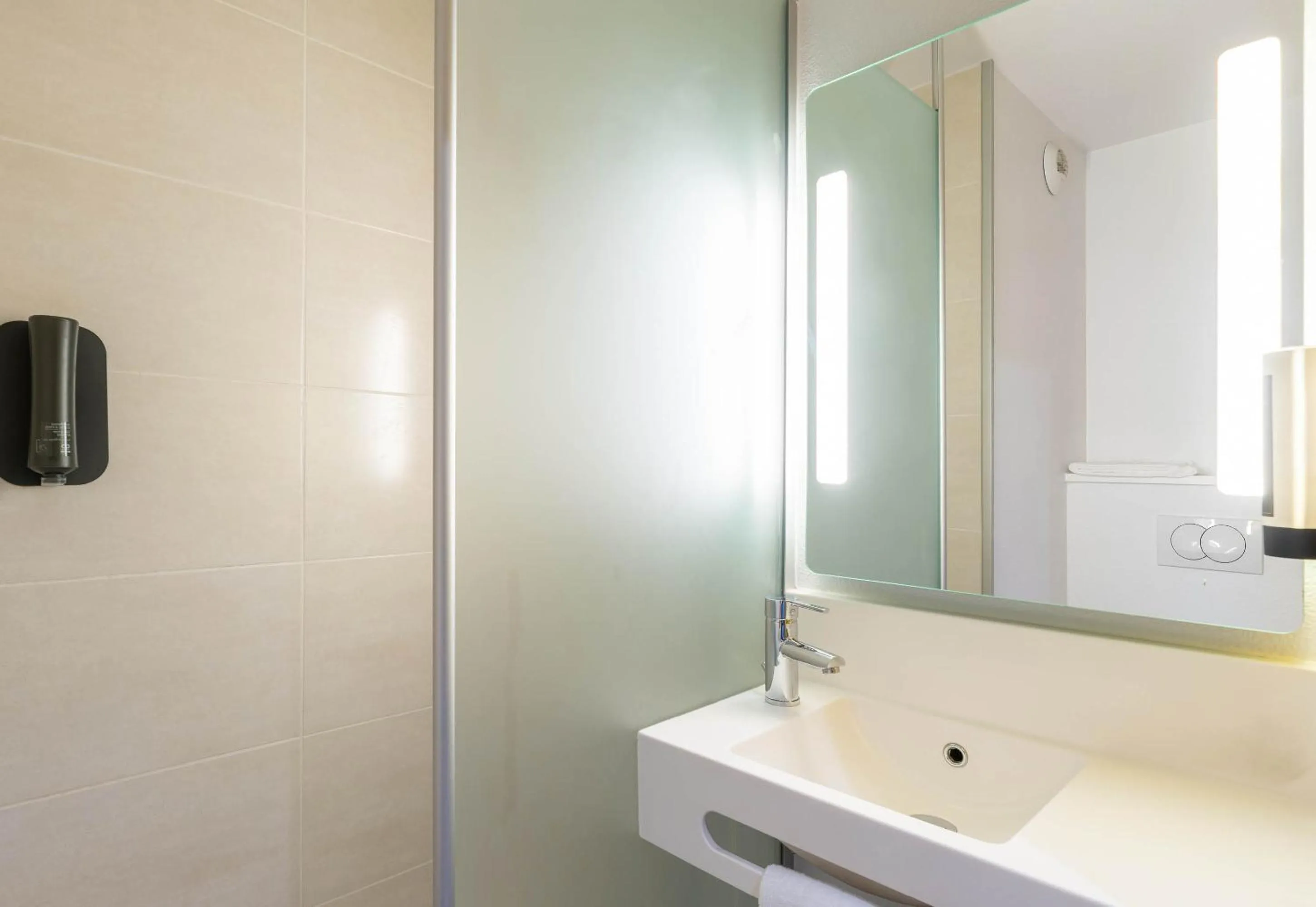 Bathroom in B&B HOTEL Lyon Ouest Tassin