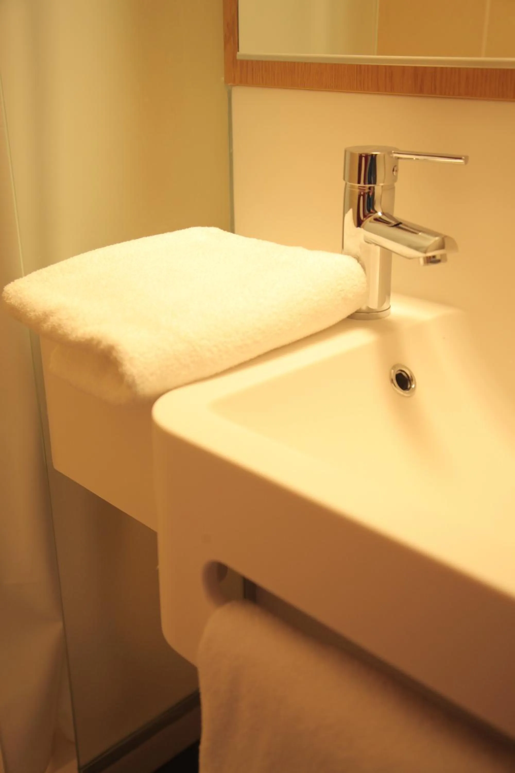 Bathroom in B&B HOTEL Arcachon Gujan-Mestras