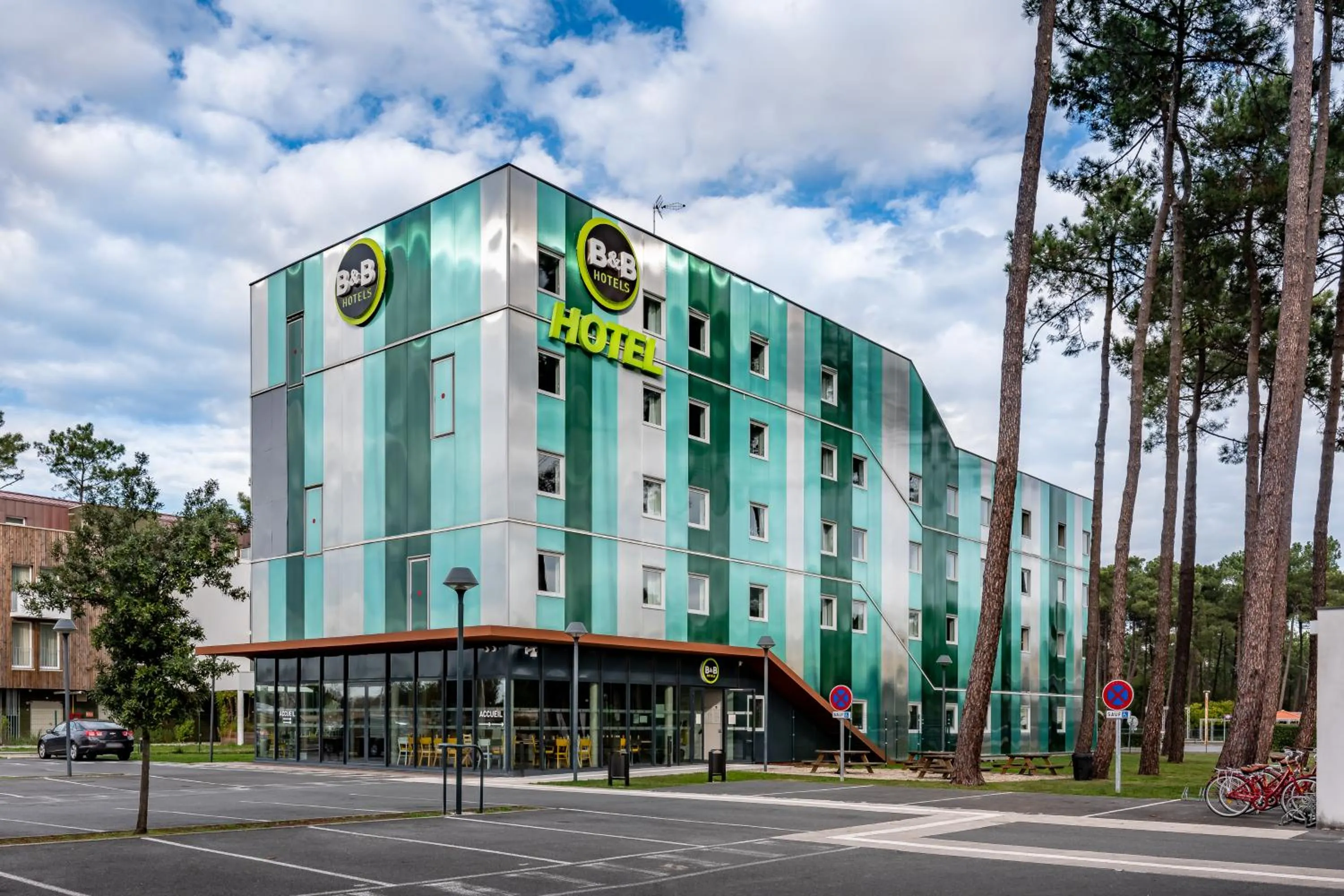 Facade/entrance in B&B HOTEL Arcachon Gujan-Mestras
