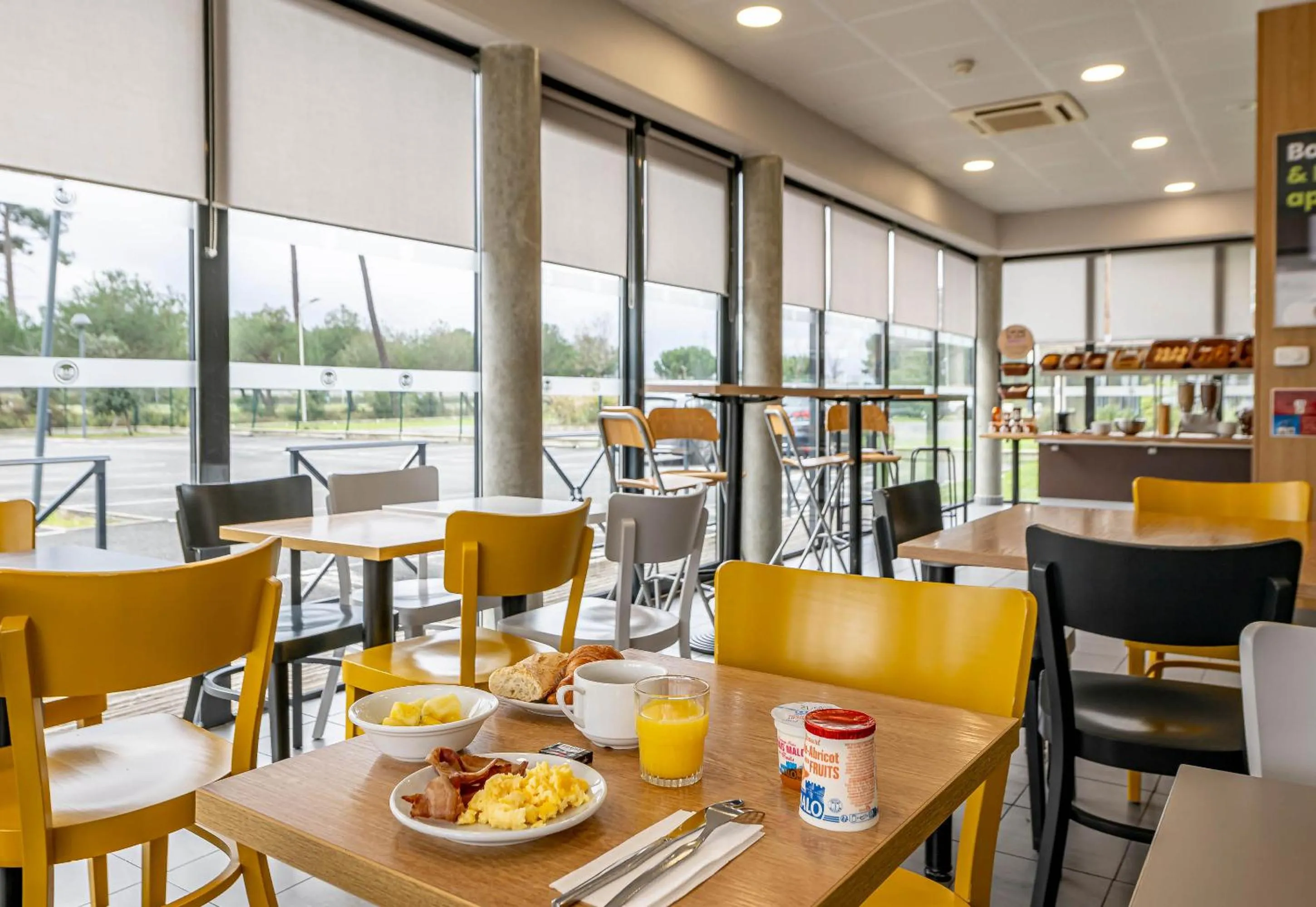 Restaurant/places to eat in B&B HOTEL Arcachon Gujan-Mestras