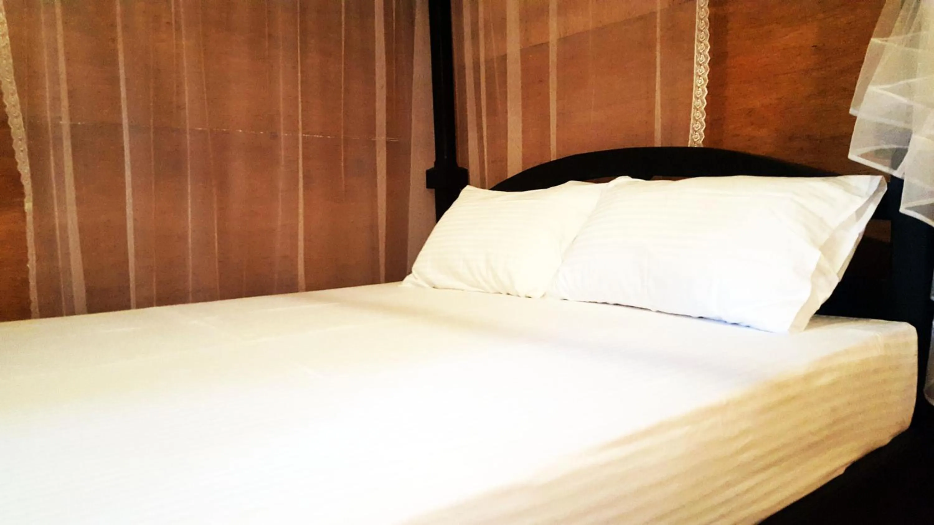 Bed in Sigiriya River Side Villa