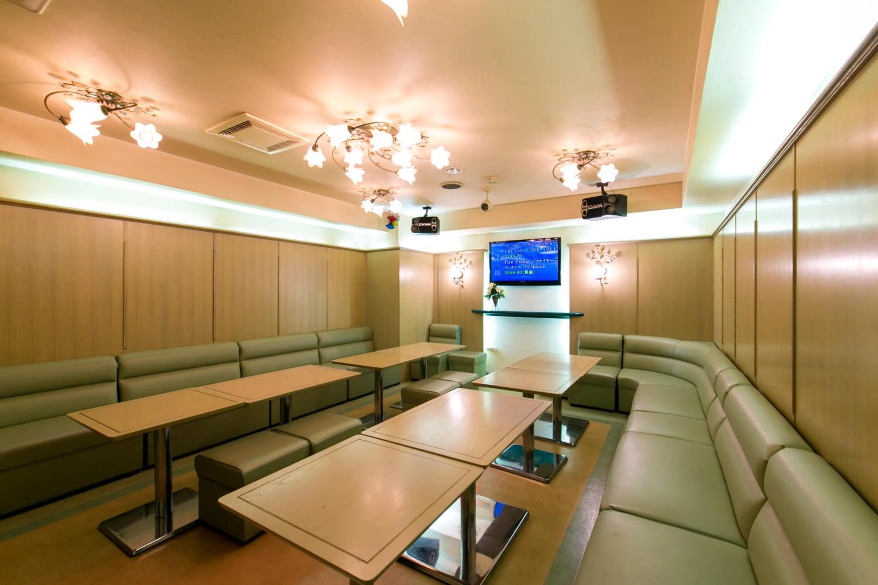 Communal lounge/ TV room in Plaza Hotel Toyota