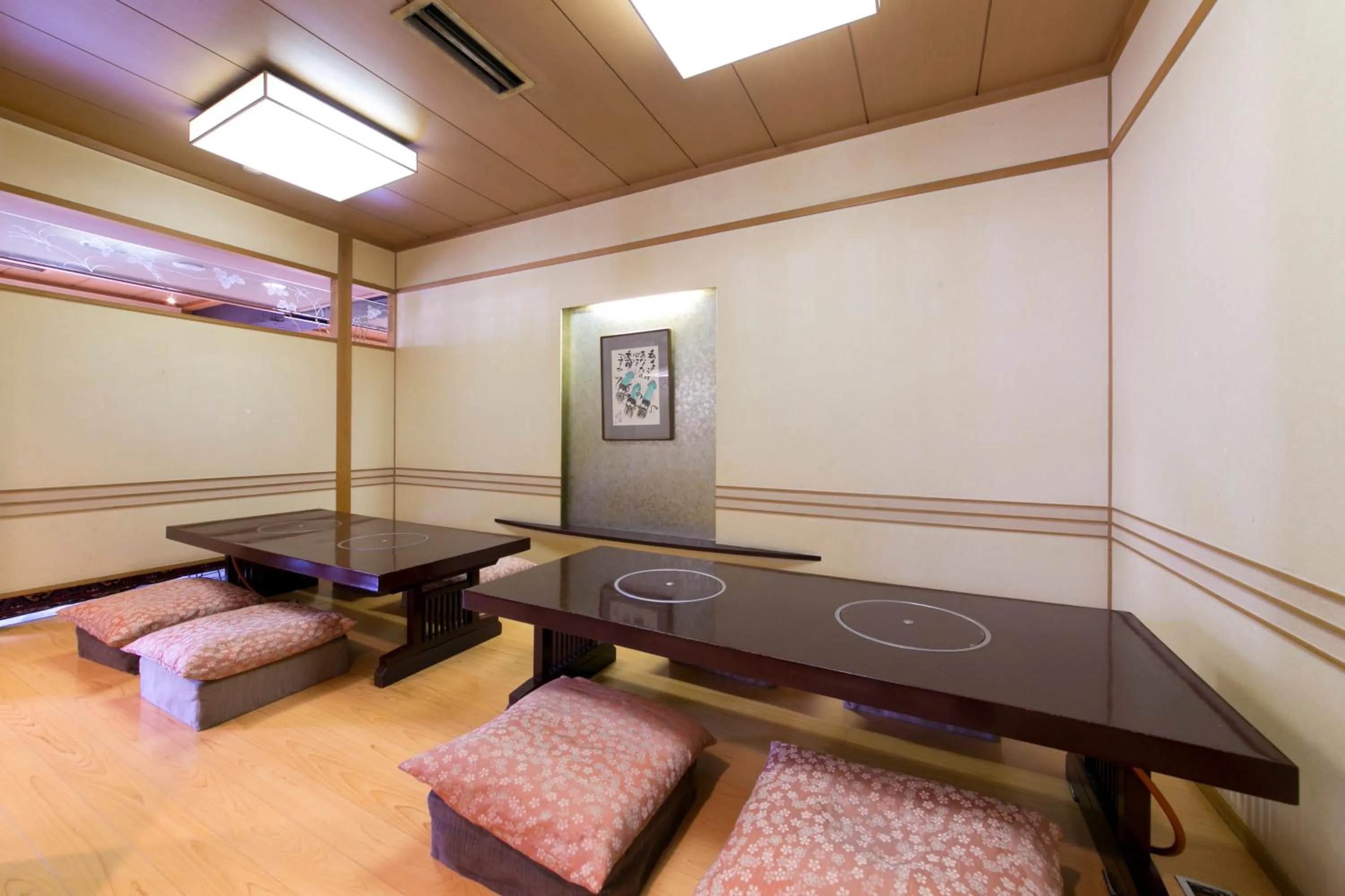 Restaurant/places to eat in Plaza Hotel Toyota