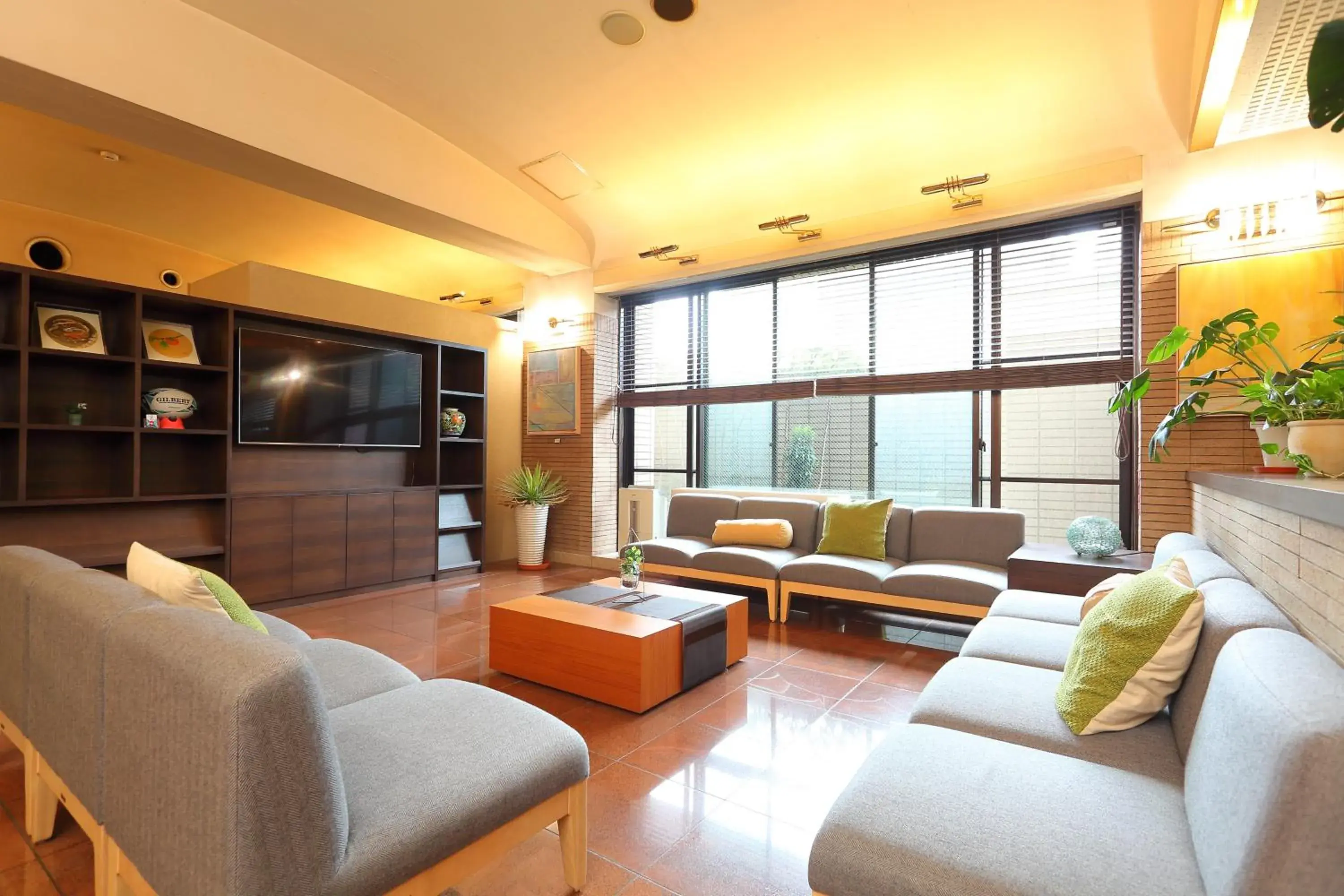 Lounge or bar in Plaza Hotel Toyota Lounge or bar in Plaza Hotel Toyota