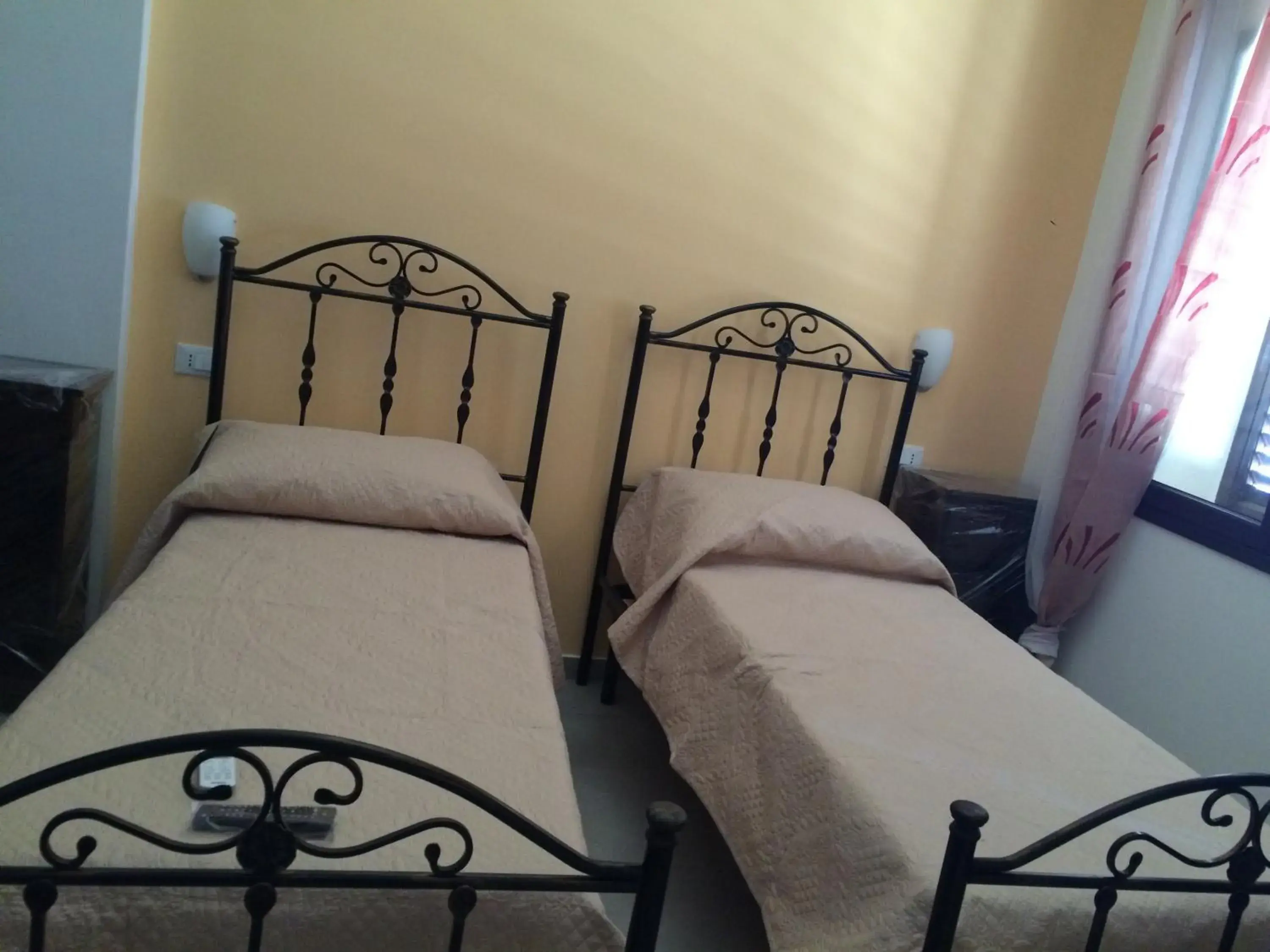 Twin Room with Private Bathroom in Cala Arenella Twin Room with Private Bathroom in Cala Arenella