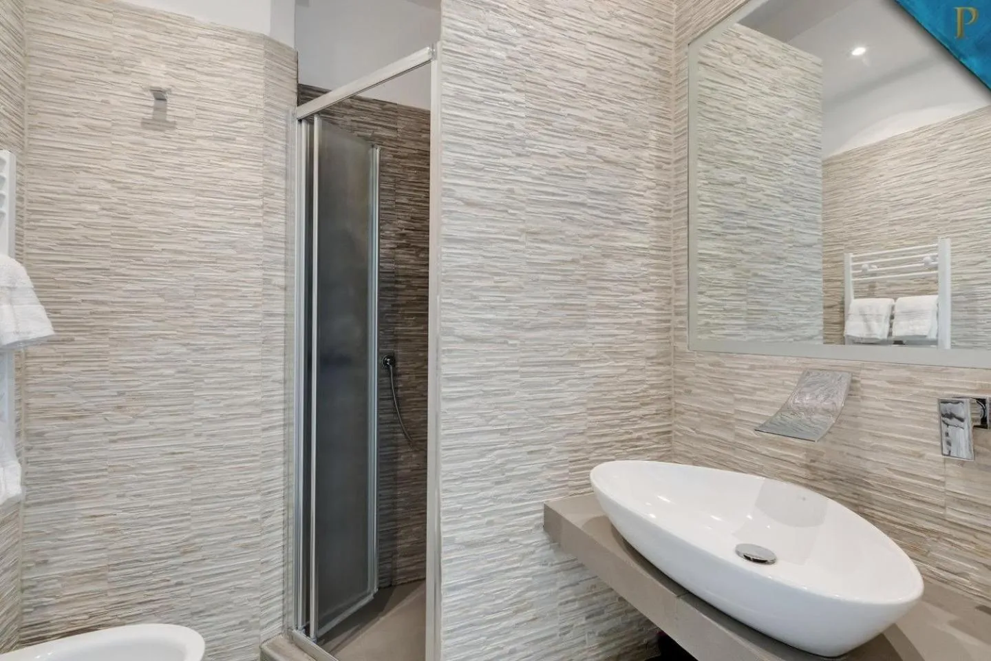 Bathroom in Piccolotel