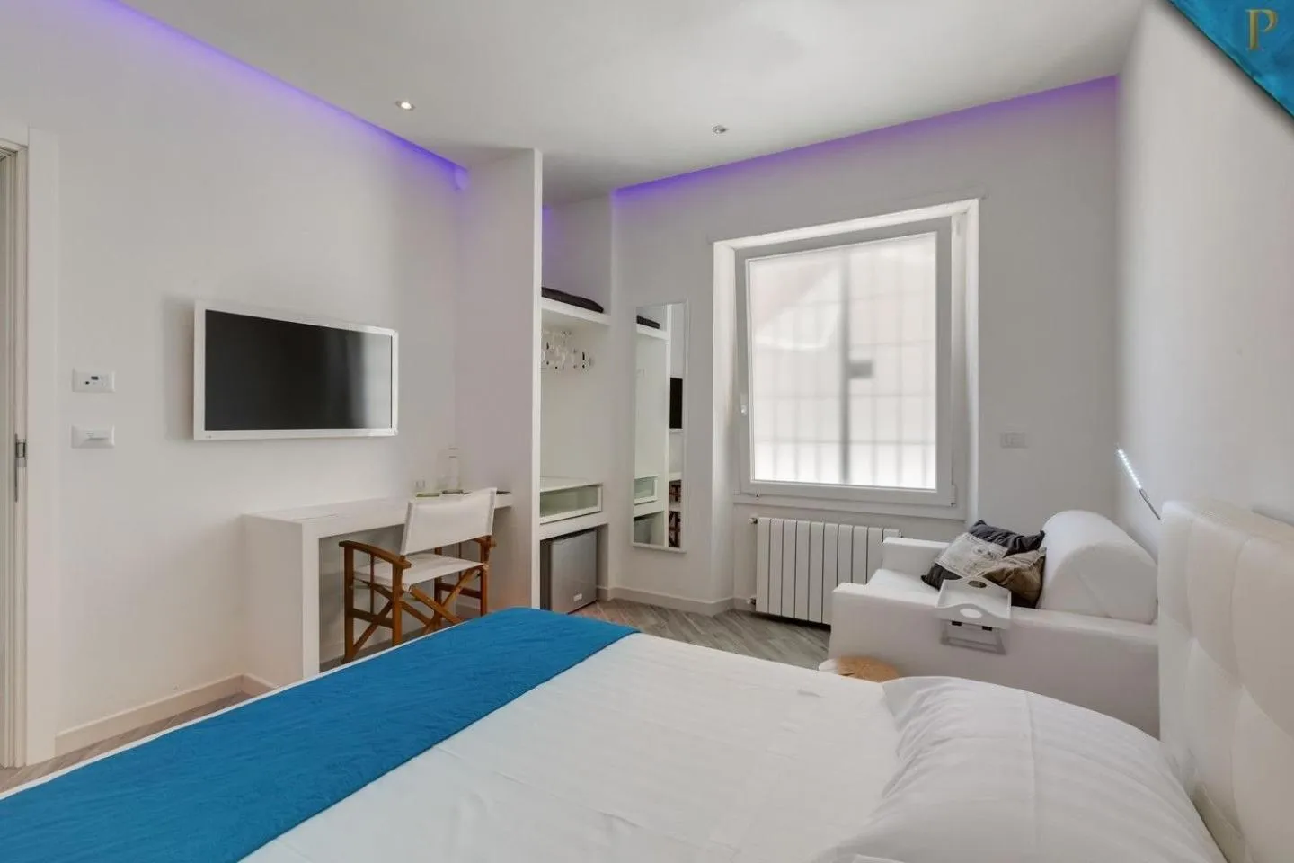 Photo of the whole room, Bed in Piccolotel