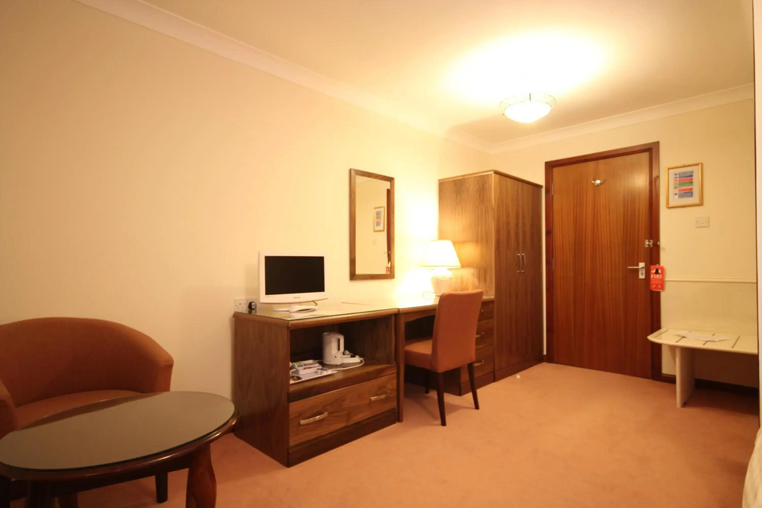 TV and multimedia, Bed in Strathburn Hotel Inverurie by Compass Hospitality TV and multimedia, Bed in Strathburn Hotel Inverurie by Compass Hospitality