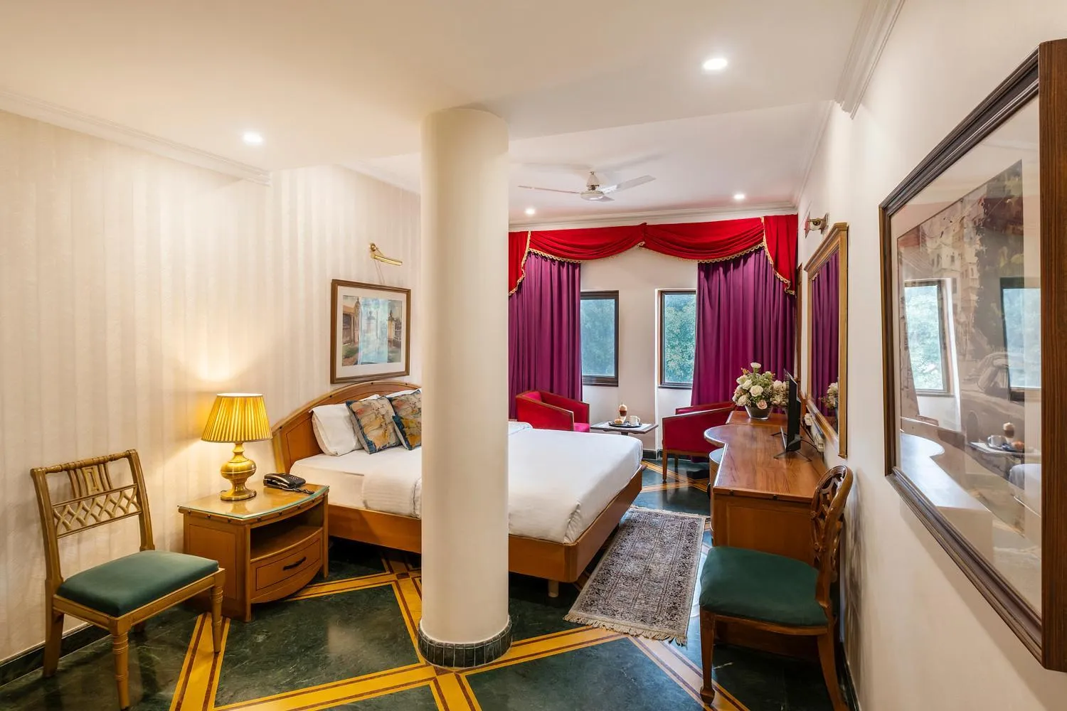 Bed in Hotel Kwality Regency