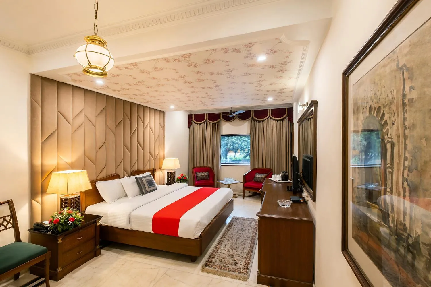 Bed in Hotel Kwality Regency