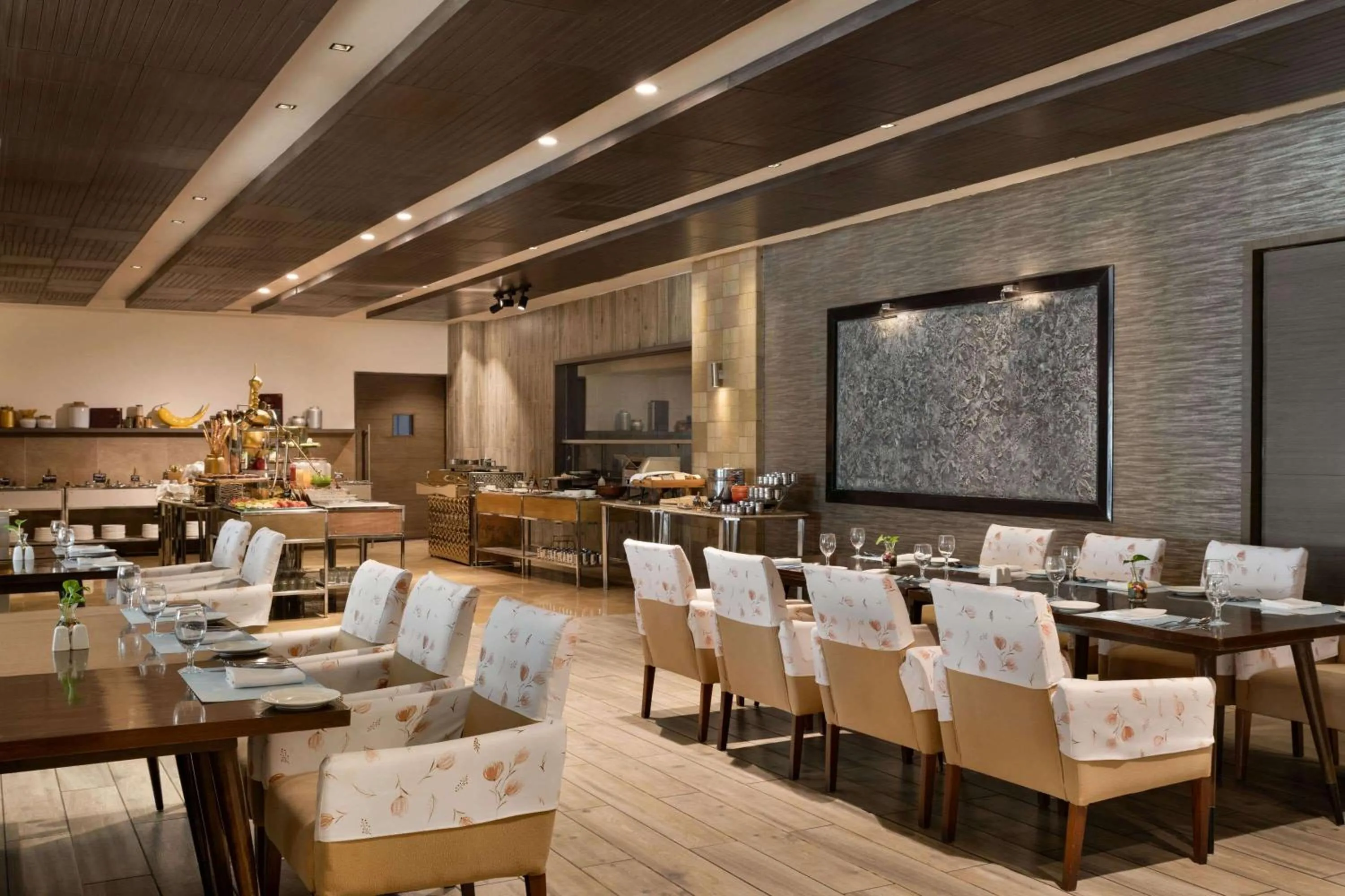 Restaurant/places to eat in Wyndham Ahmedabad Shela