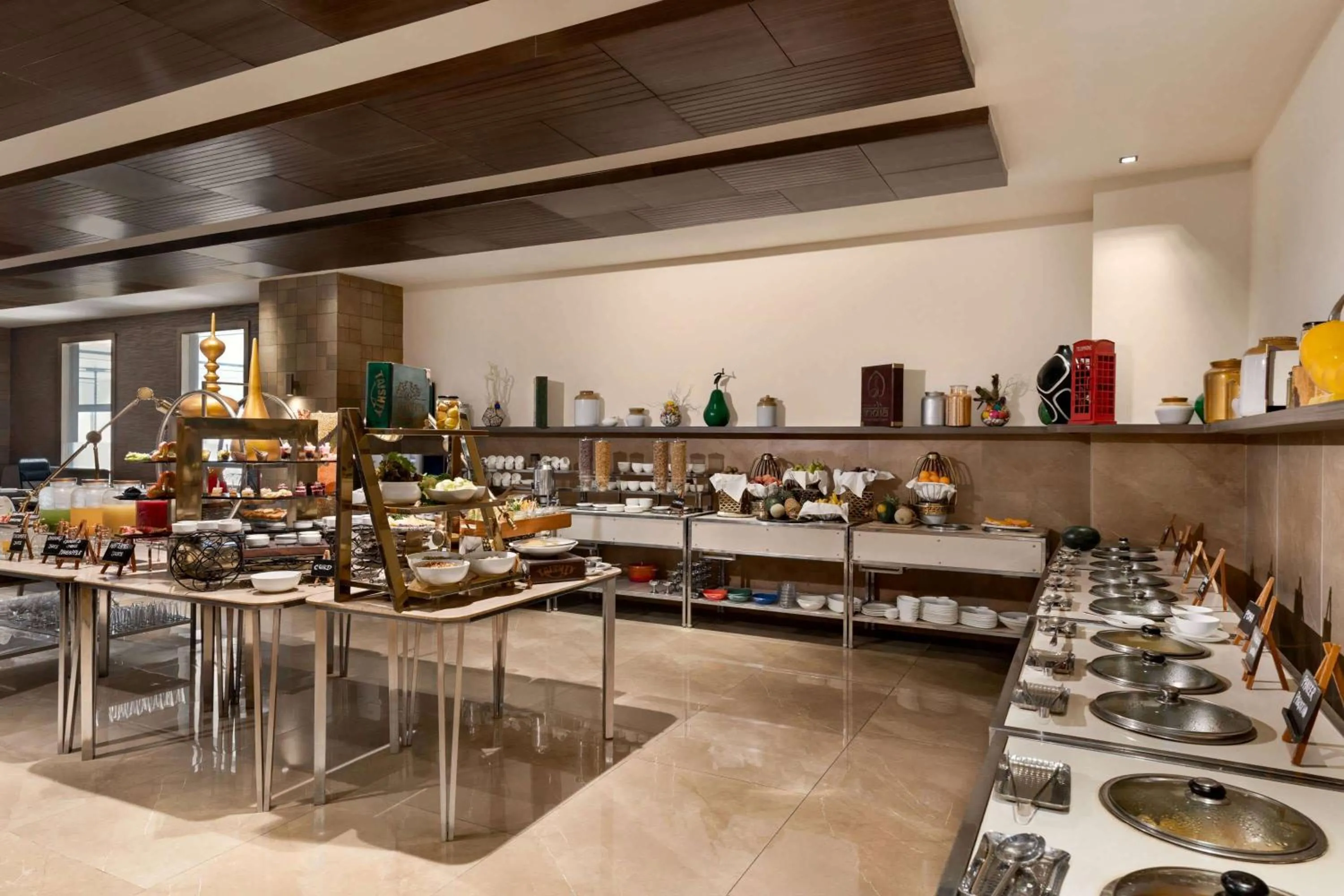 Restaurant/places to eat in Wyndham Ahmedabad Shela