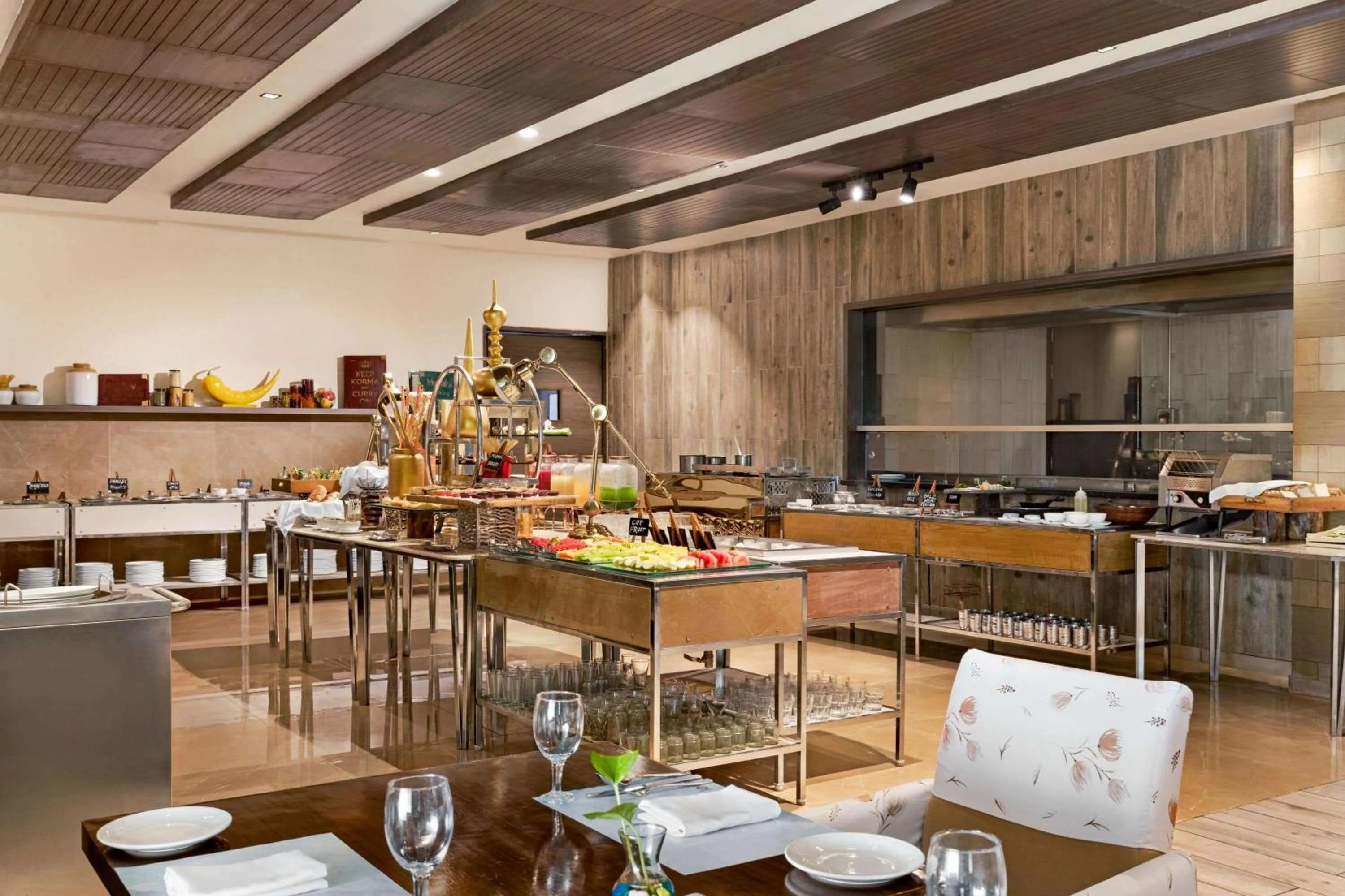 Restaurant/places to eat in Wyndham Ahmedabad Shela