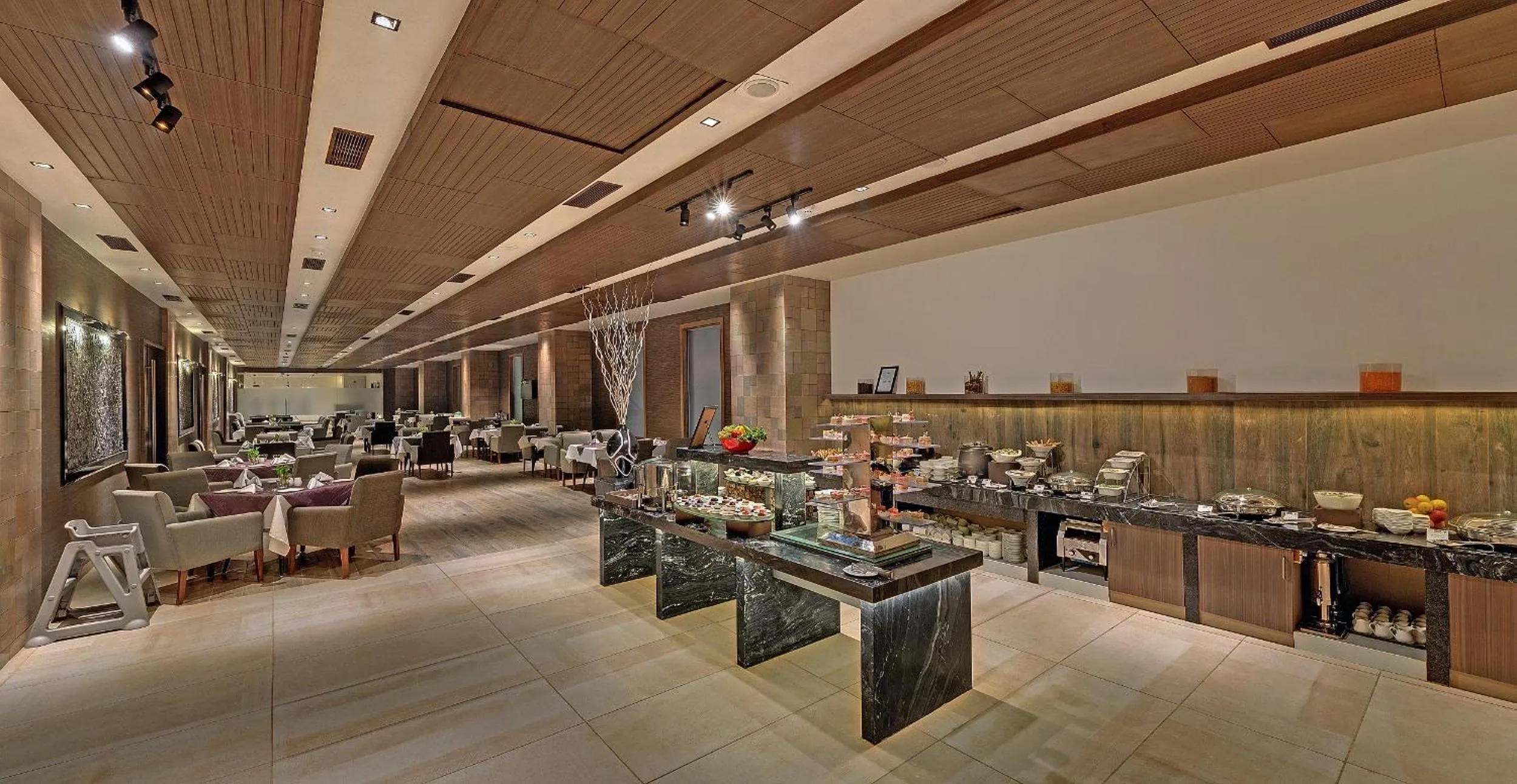 Restaurant/places to eat in Wyndham Ahmedabad Shela