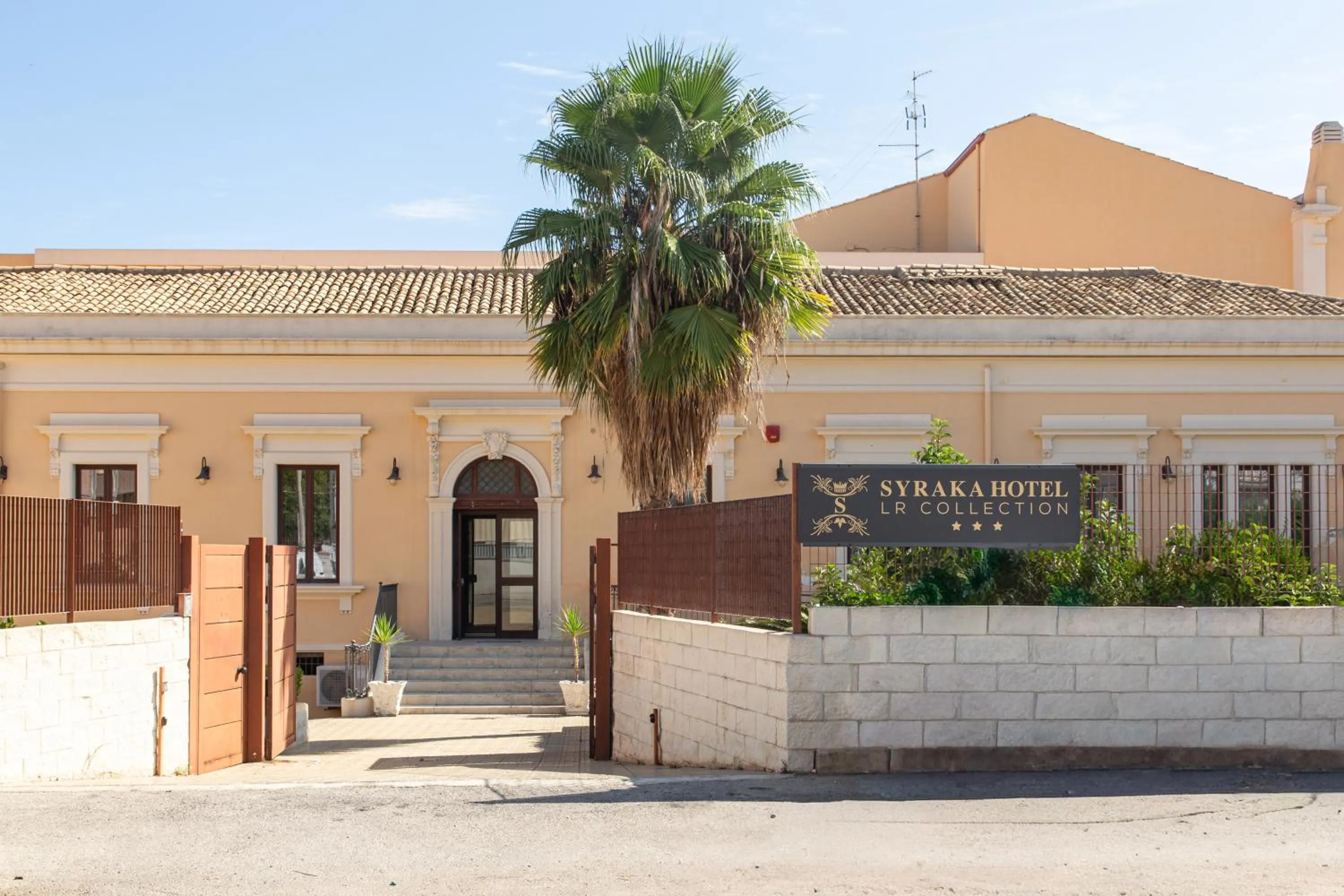 Syraka Hotel LR Collection