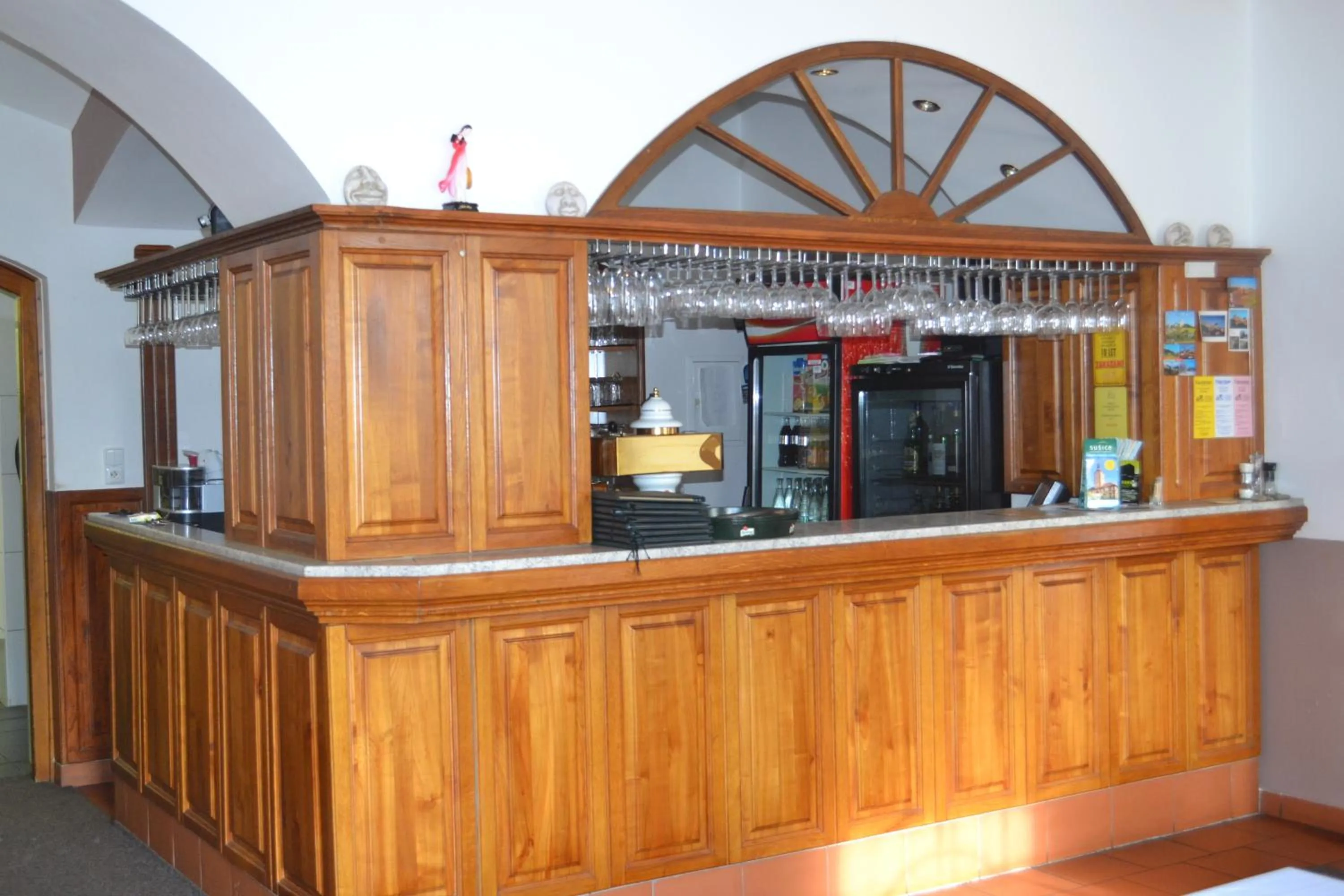 Restaurant/places to eat in Hotel Atawa