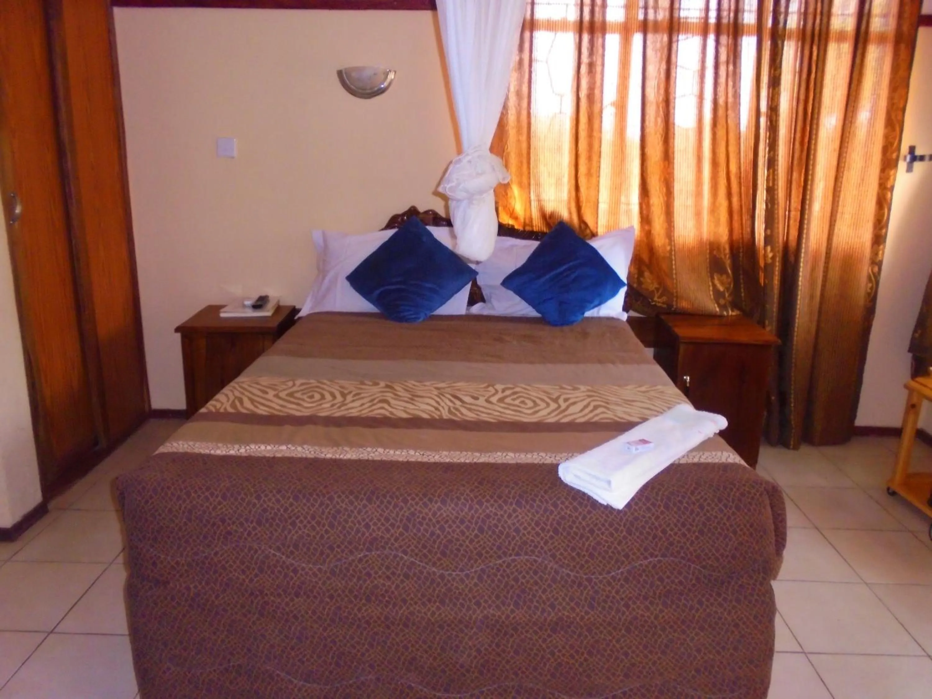 Bedroom, Bed in White Rose Lodge