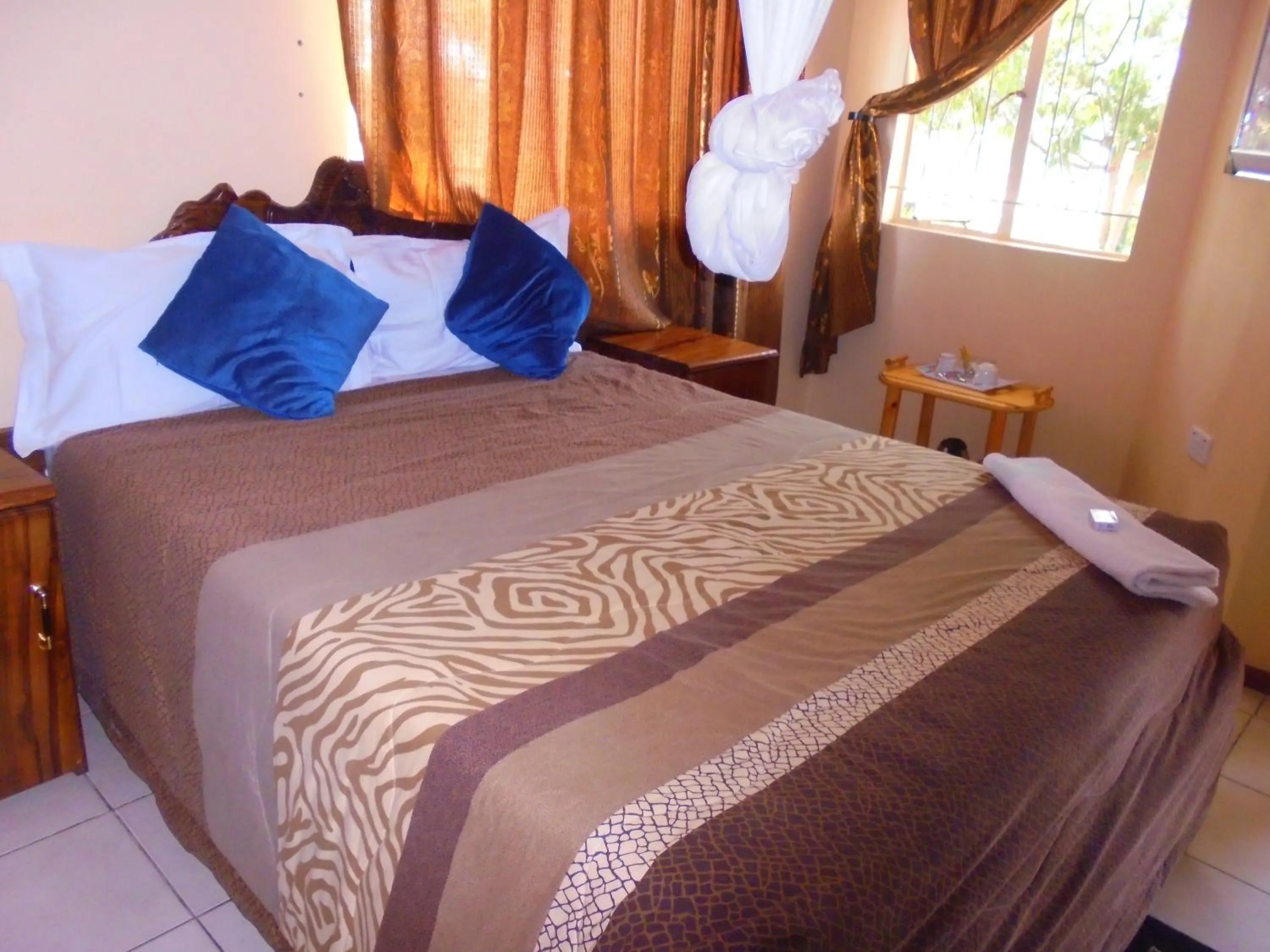 Bedroom, Bed in White Rose Lodge