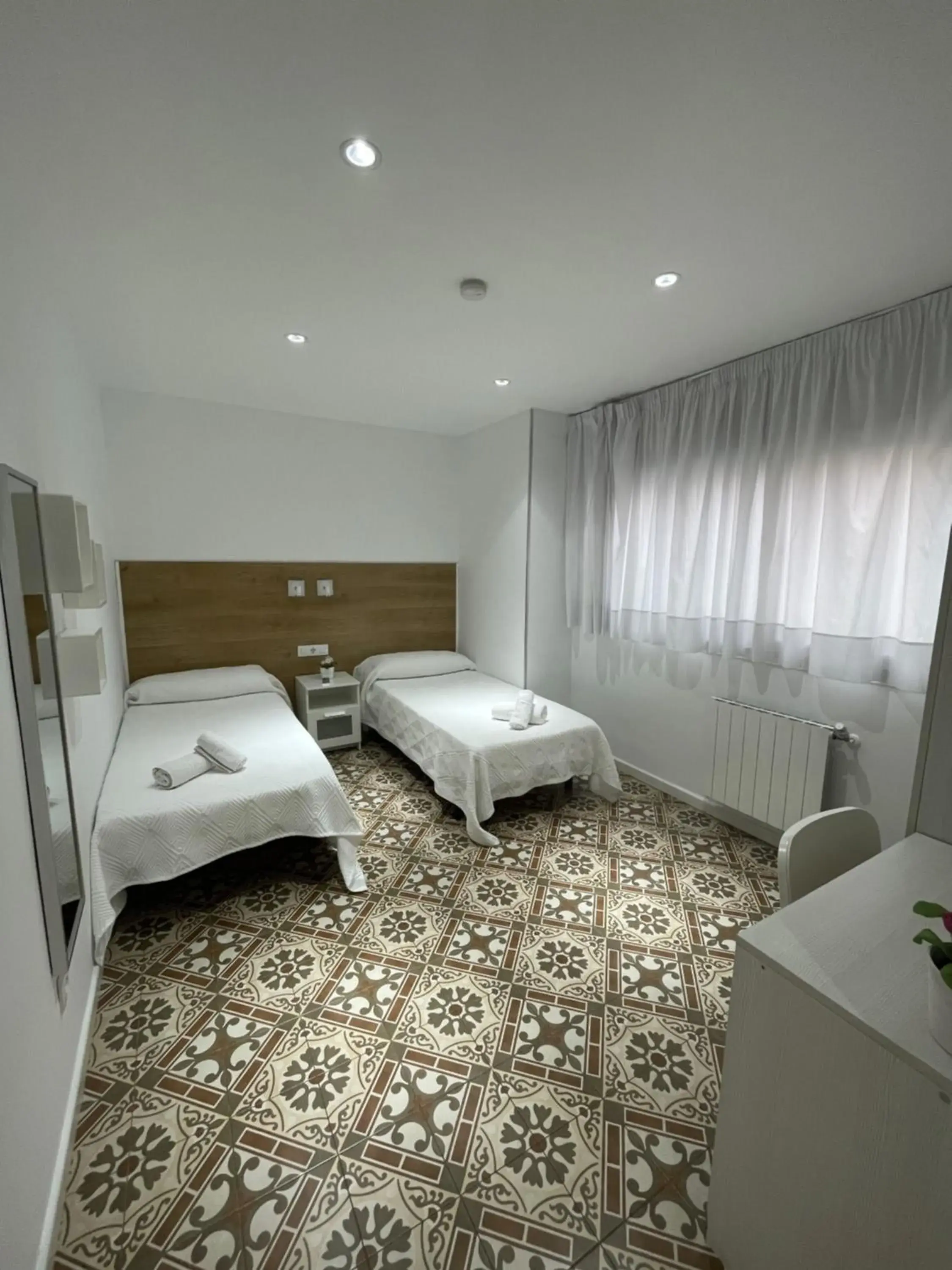 Double or Twin Room with Private Bathroom in Hostal Nova Barcelona Double or Twin Room with Private Bathroom in Hostal Nova Barcelona