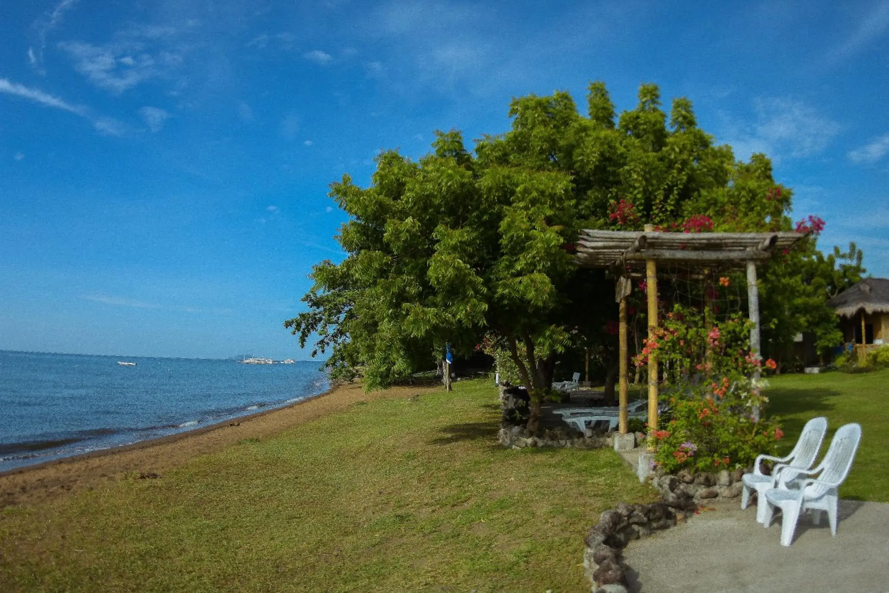 Beach in Liquid Dive Resort