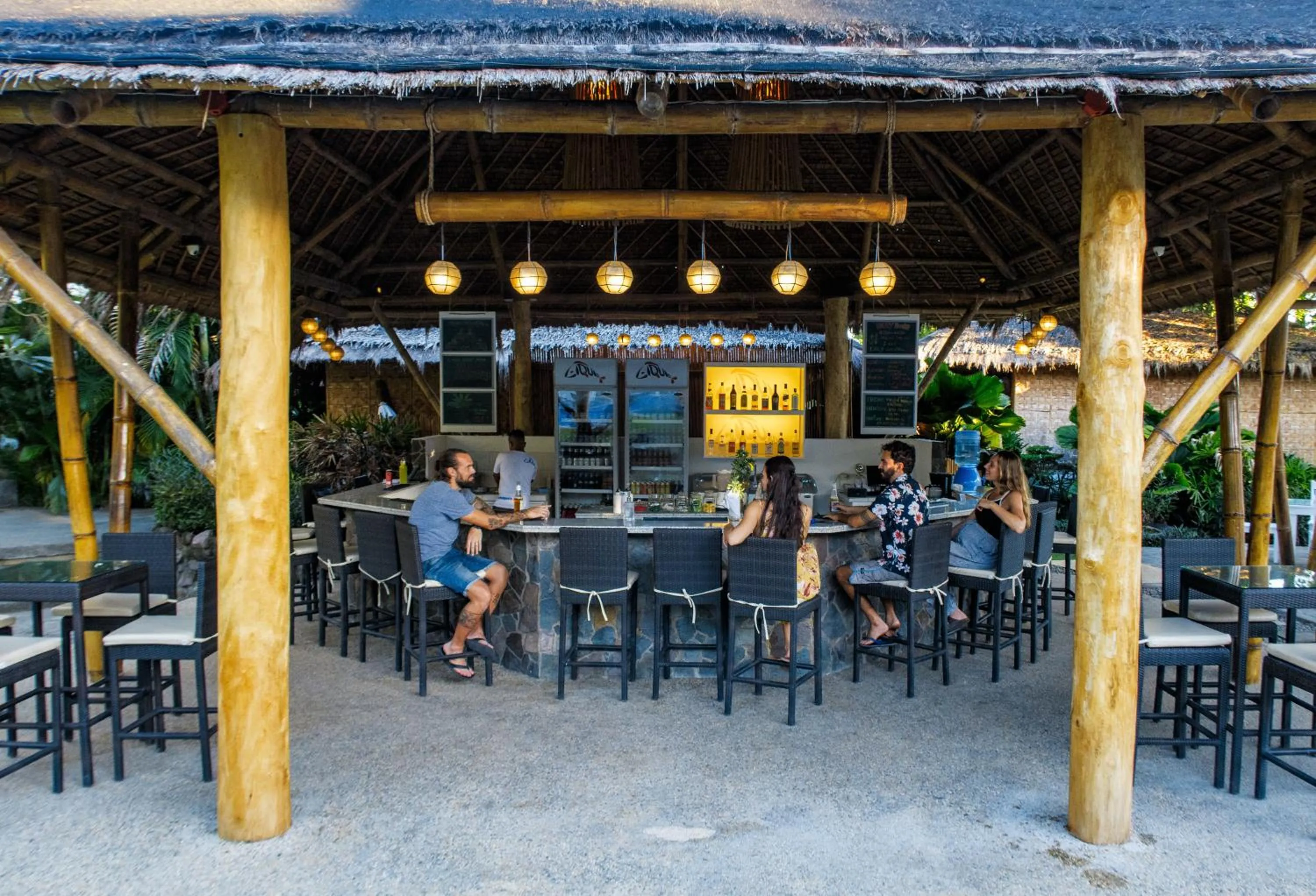 Restaurant/places to eat in Liquid Dive Resort