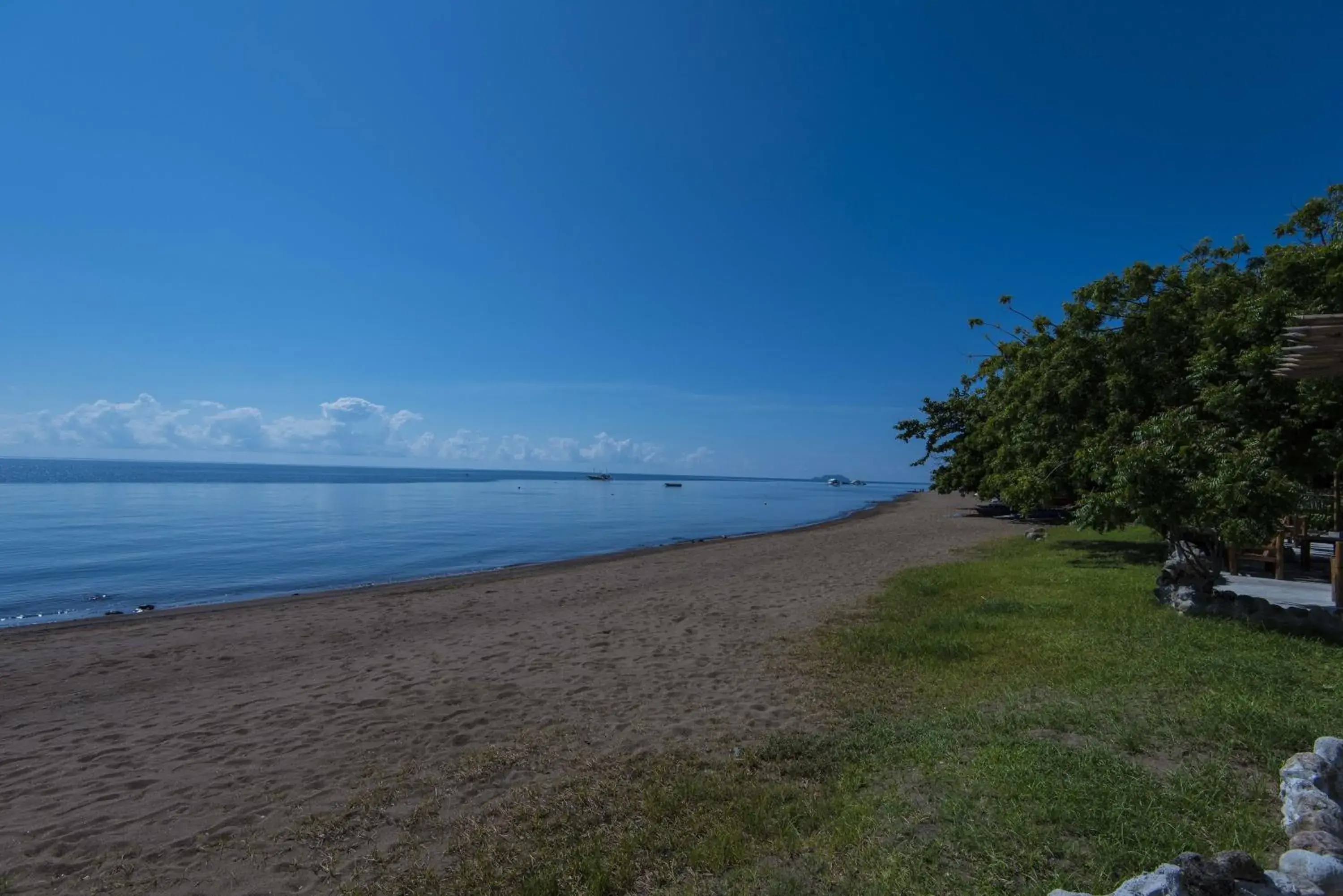 Beach in Liquid Dive Resort