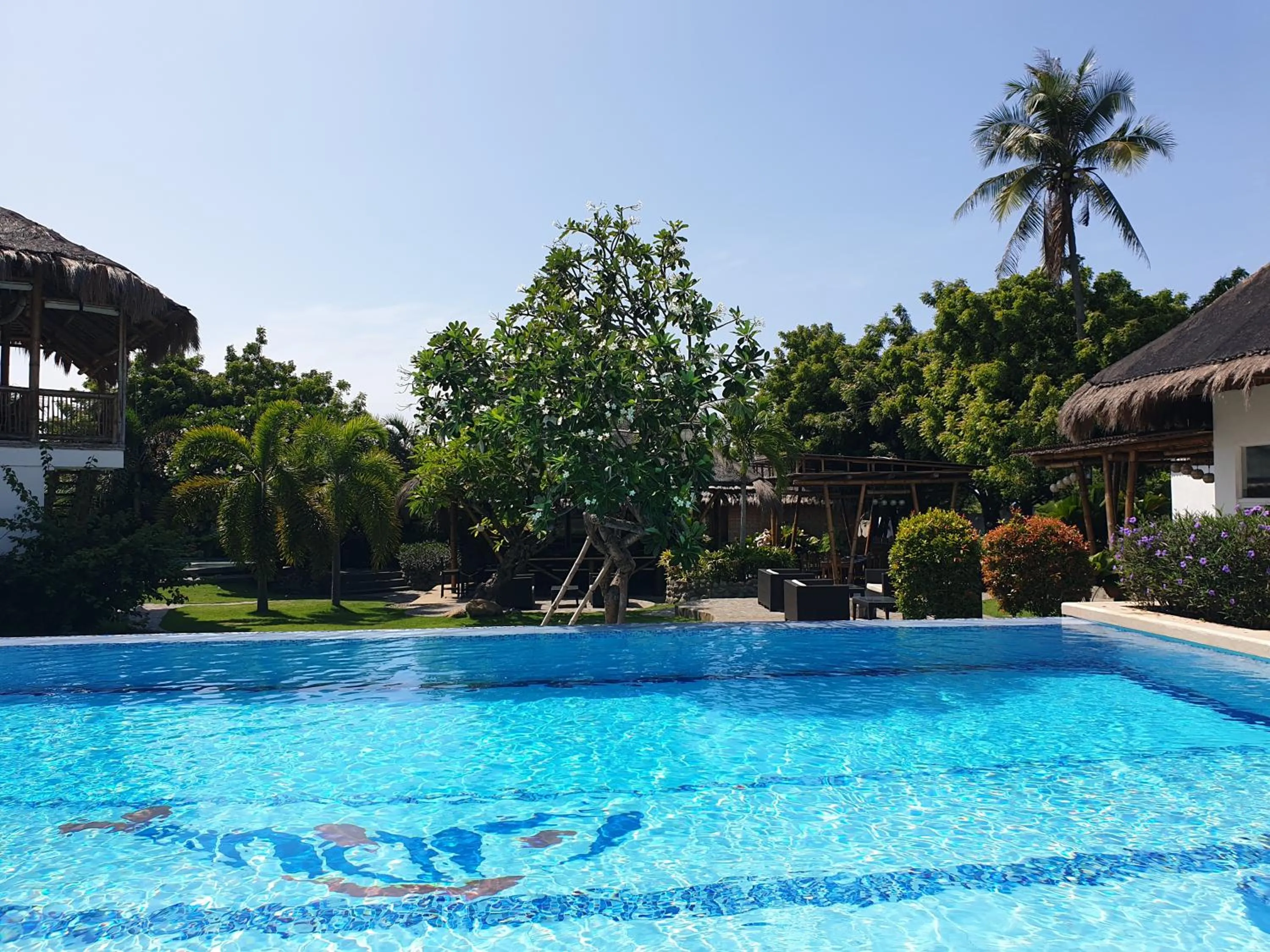 Swimming pool in Liquid Dive Resort