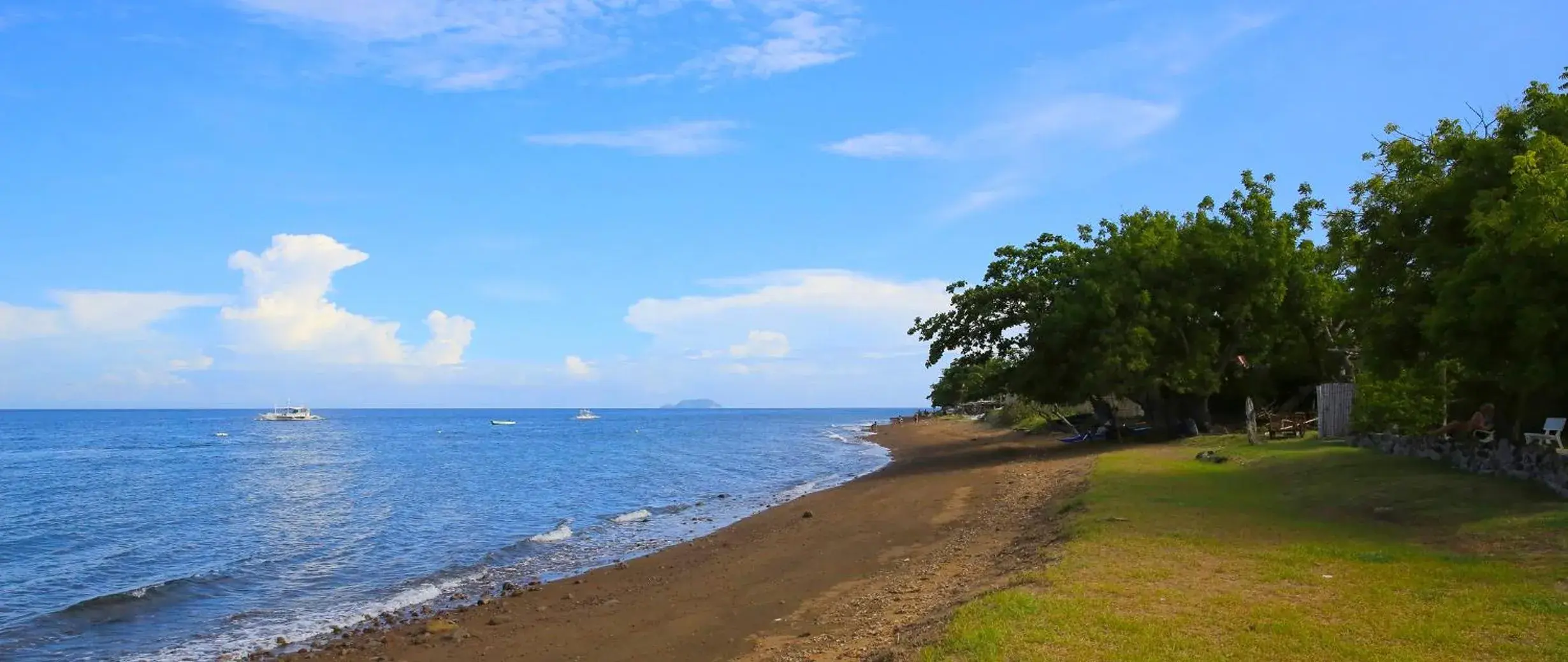 Beach in Liquid Dive Resort