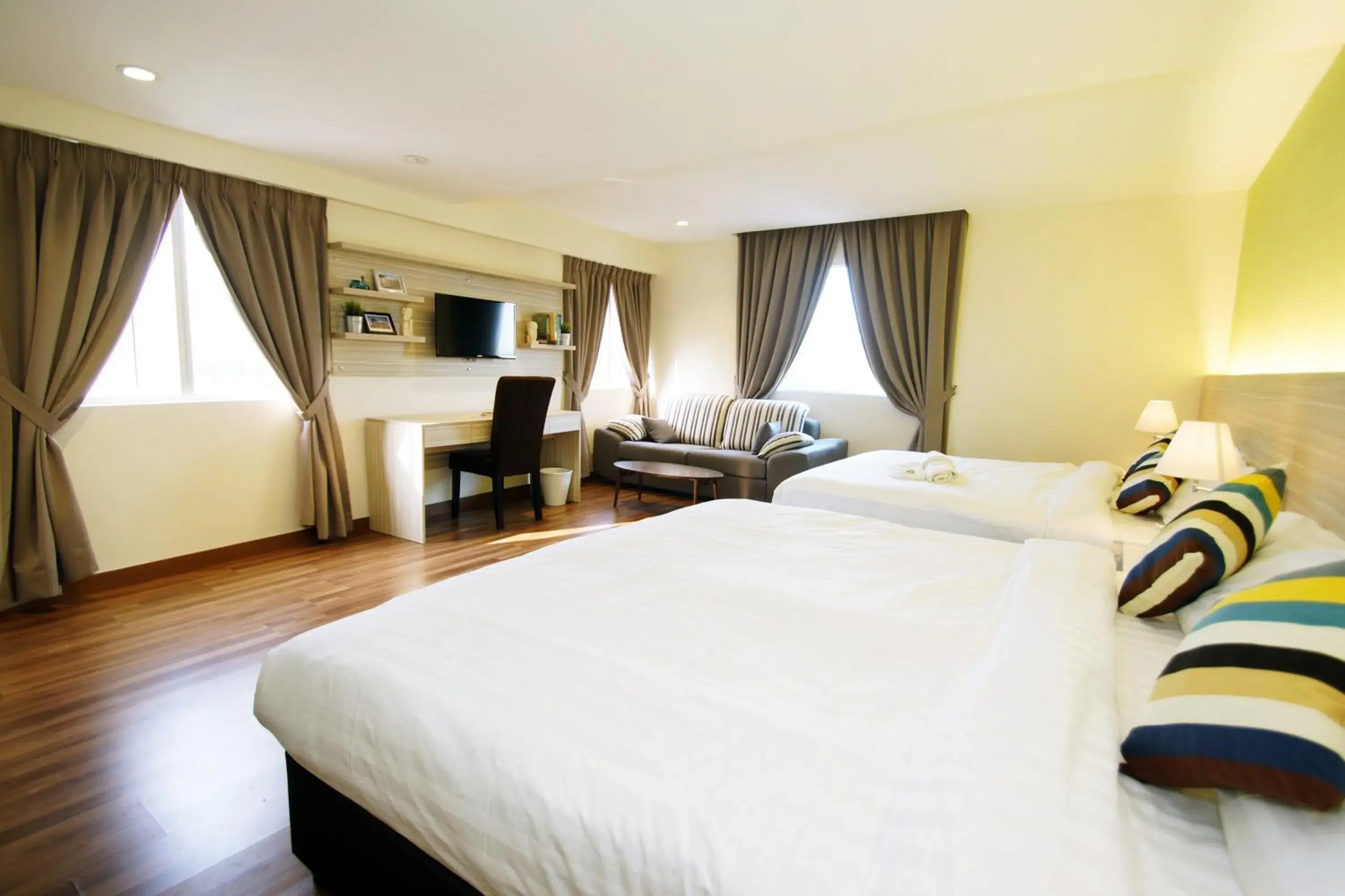 Photo of the whole room, Bed in Good Luck Inn Photo of the whole room, Bed in Good Luck Inn