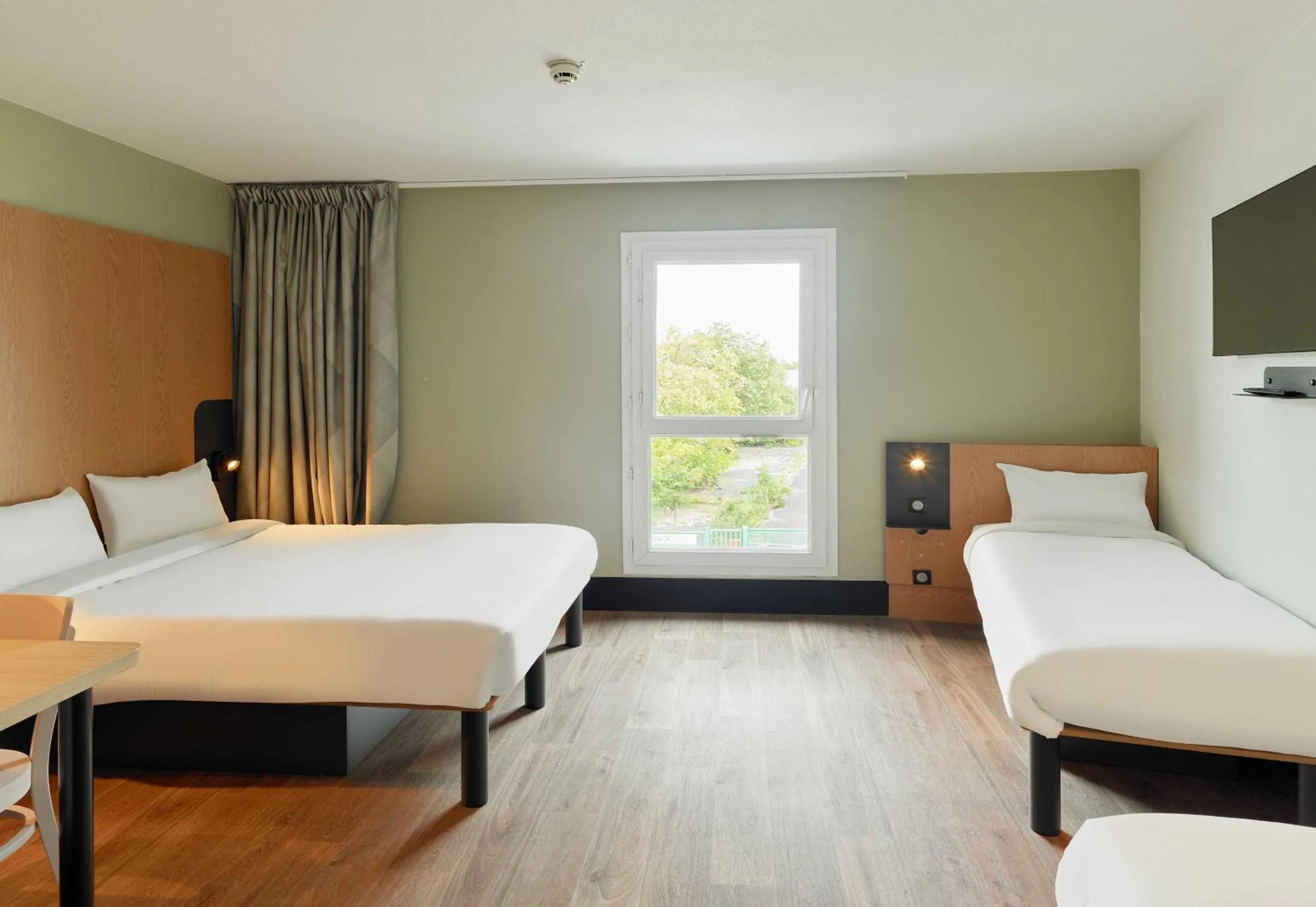 Bedroom, Bed in B&B HOTEL Paris Romainville Noisy-le-Sec