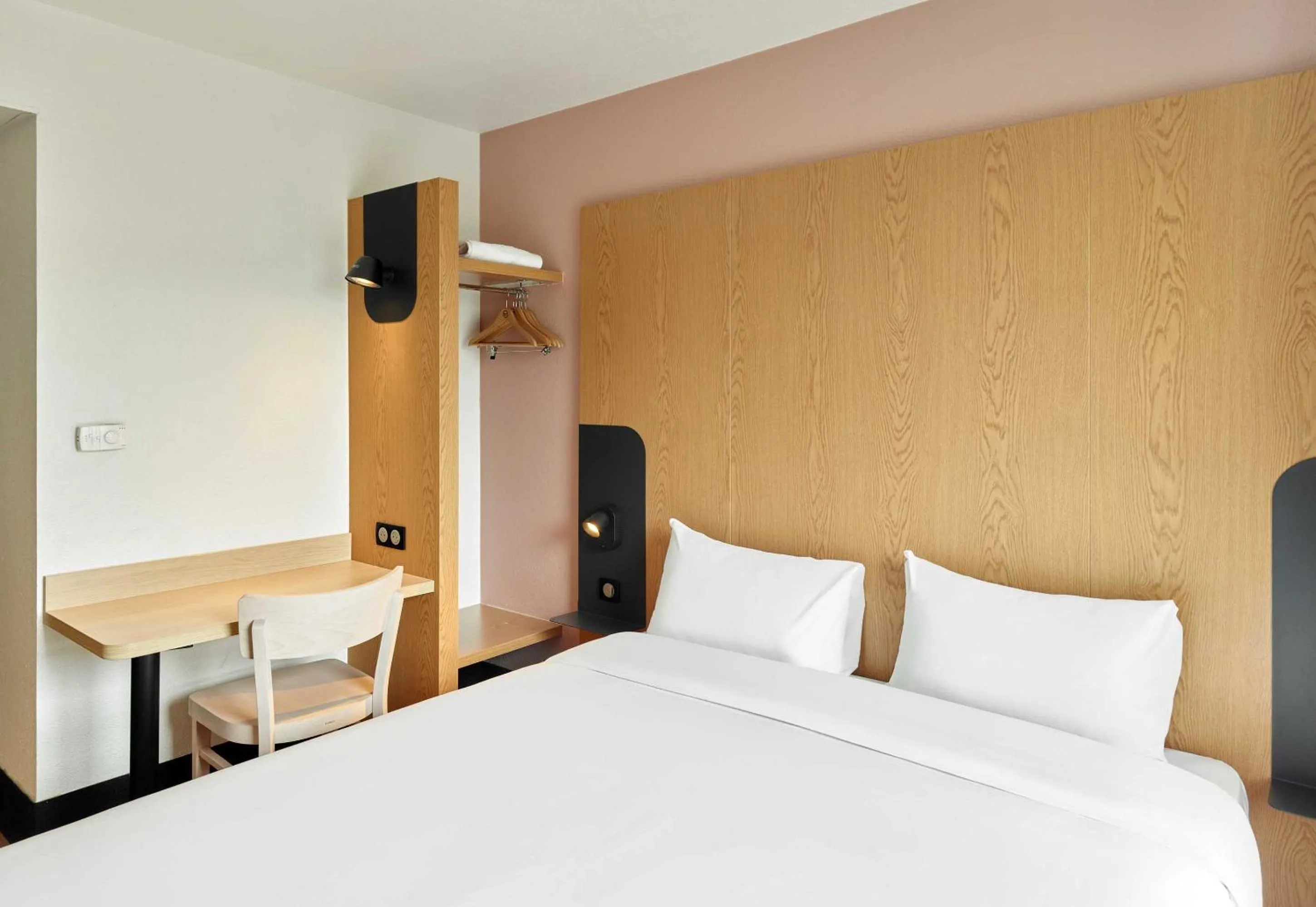 Bedroom, Bed in B&B HOTEL Paris Romainville Noisy-le-Sec