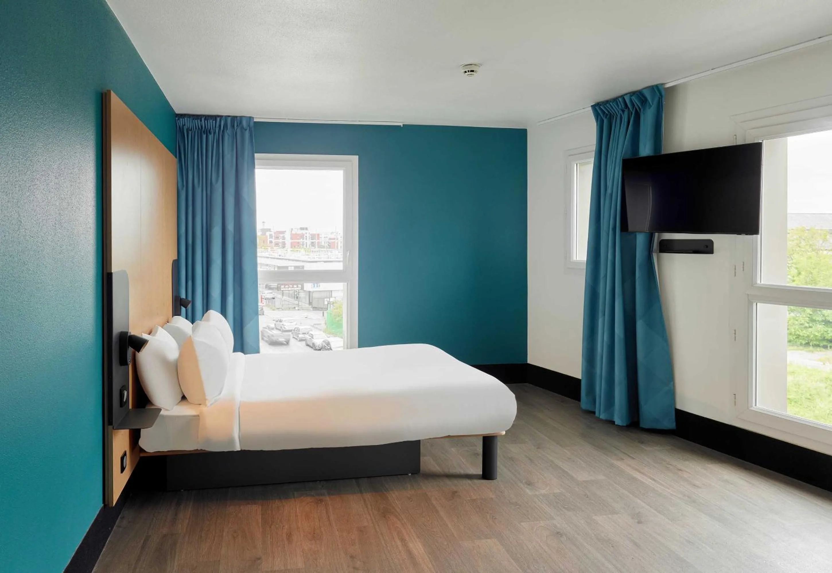 Bedroom, Bed in B&B HOTEL Paris Romainville Noisy-le-Sec