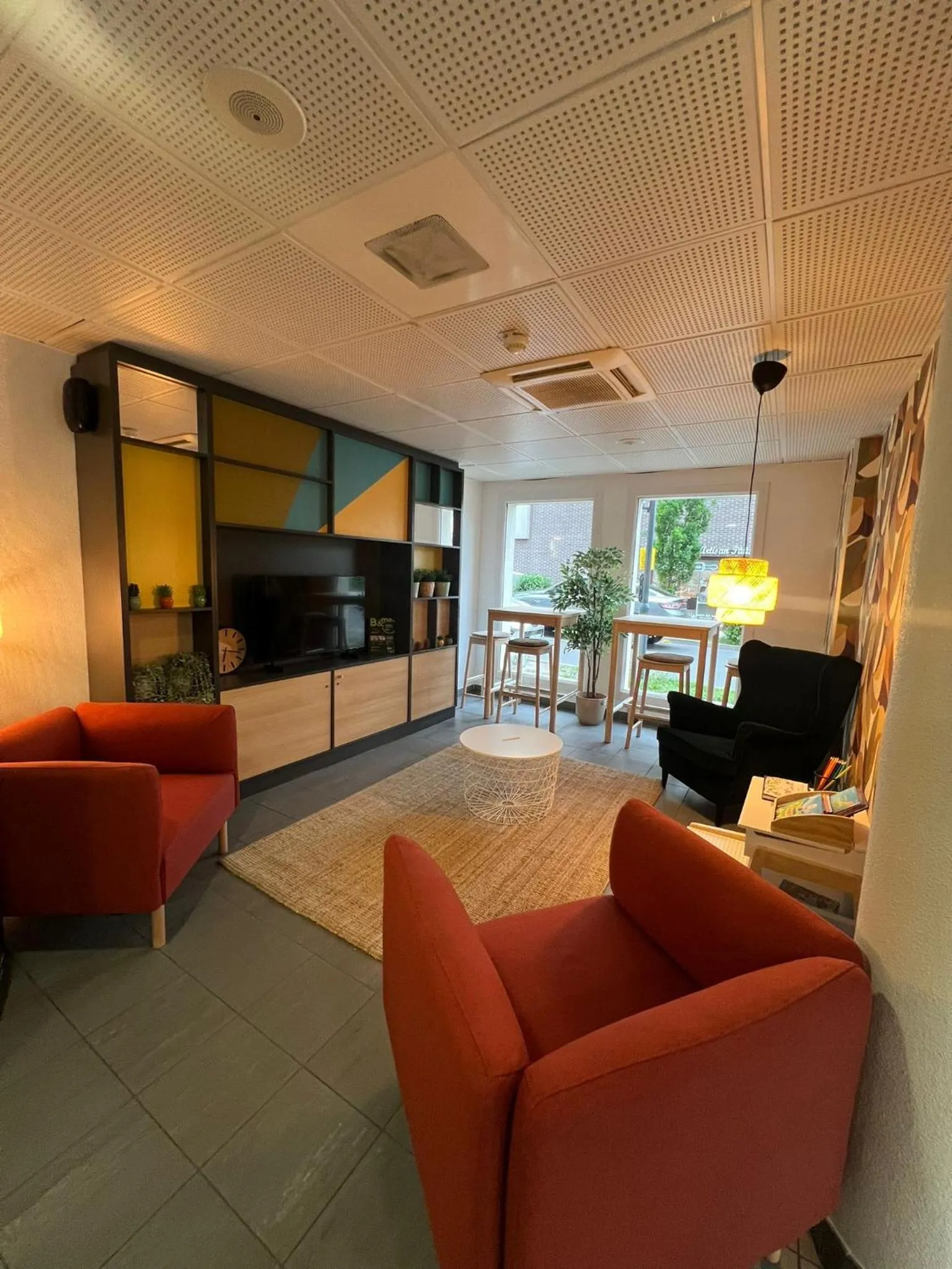 Lobby or reception in B&B HOTEL Paris Romainville Noisy-le-Sec