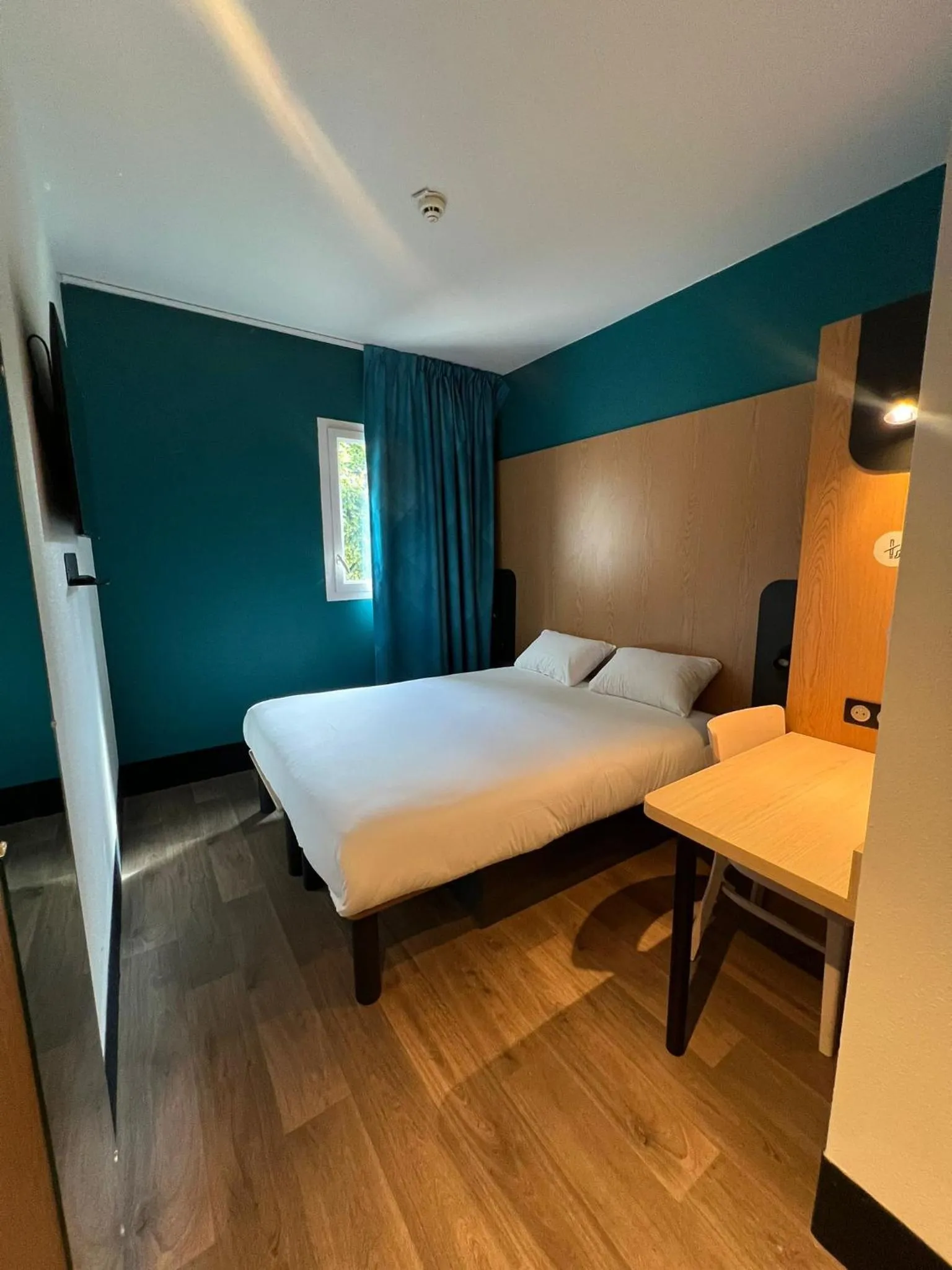 Bedroom, Bed in B&B HOTEL Paris Romainville Noisy-le-Sec