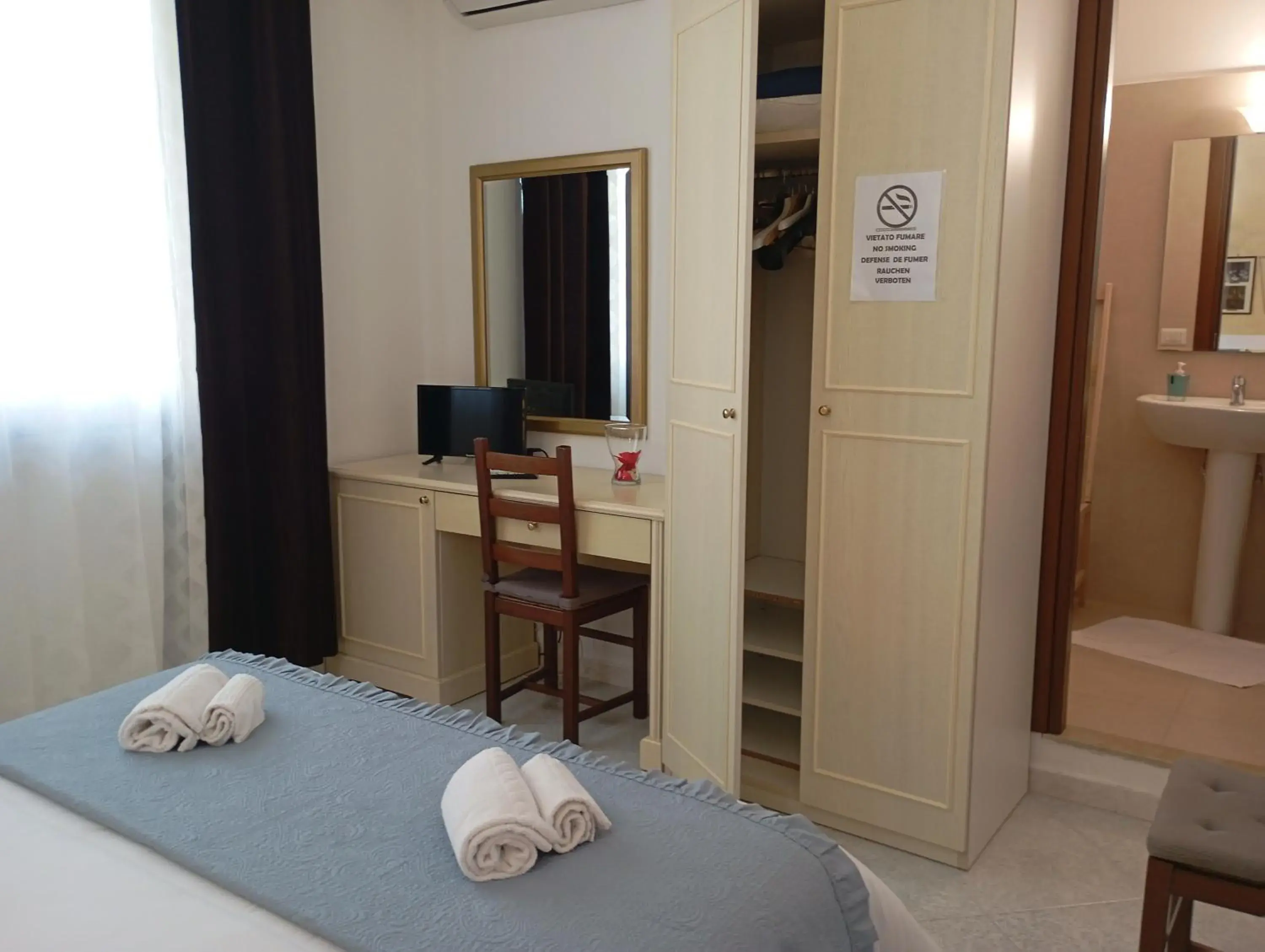 Double or Twin Room with Private Bathroom in B&B la Maison Double or Twin Room with Private Bathroom in B&B la Maison