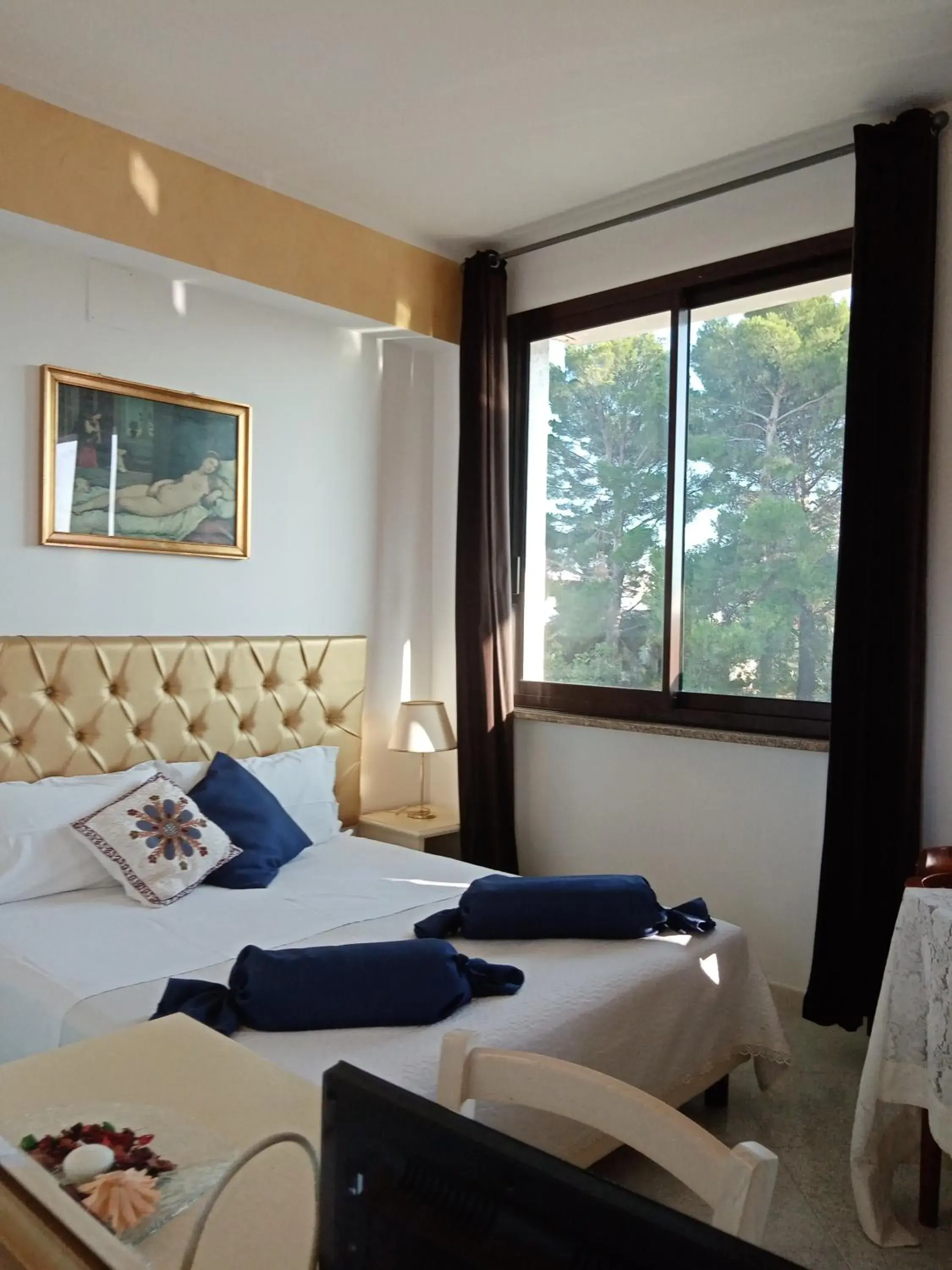 Quadruple Room with Bathroom in B&B la Maison Quadruple Room with Bathroom in B&B la Maison